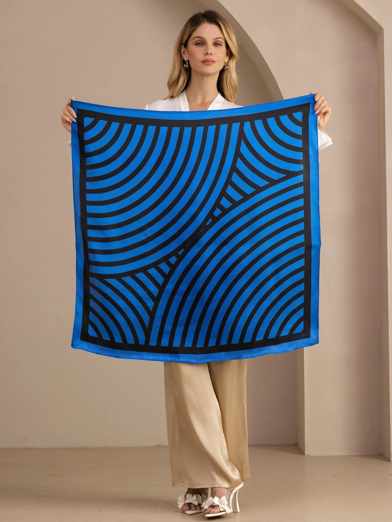 100% Moerbeizijde Halfronde Geometrie Bedrukte Sjaal Afmeting 90x90cm - Image 13