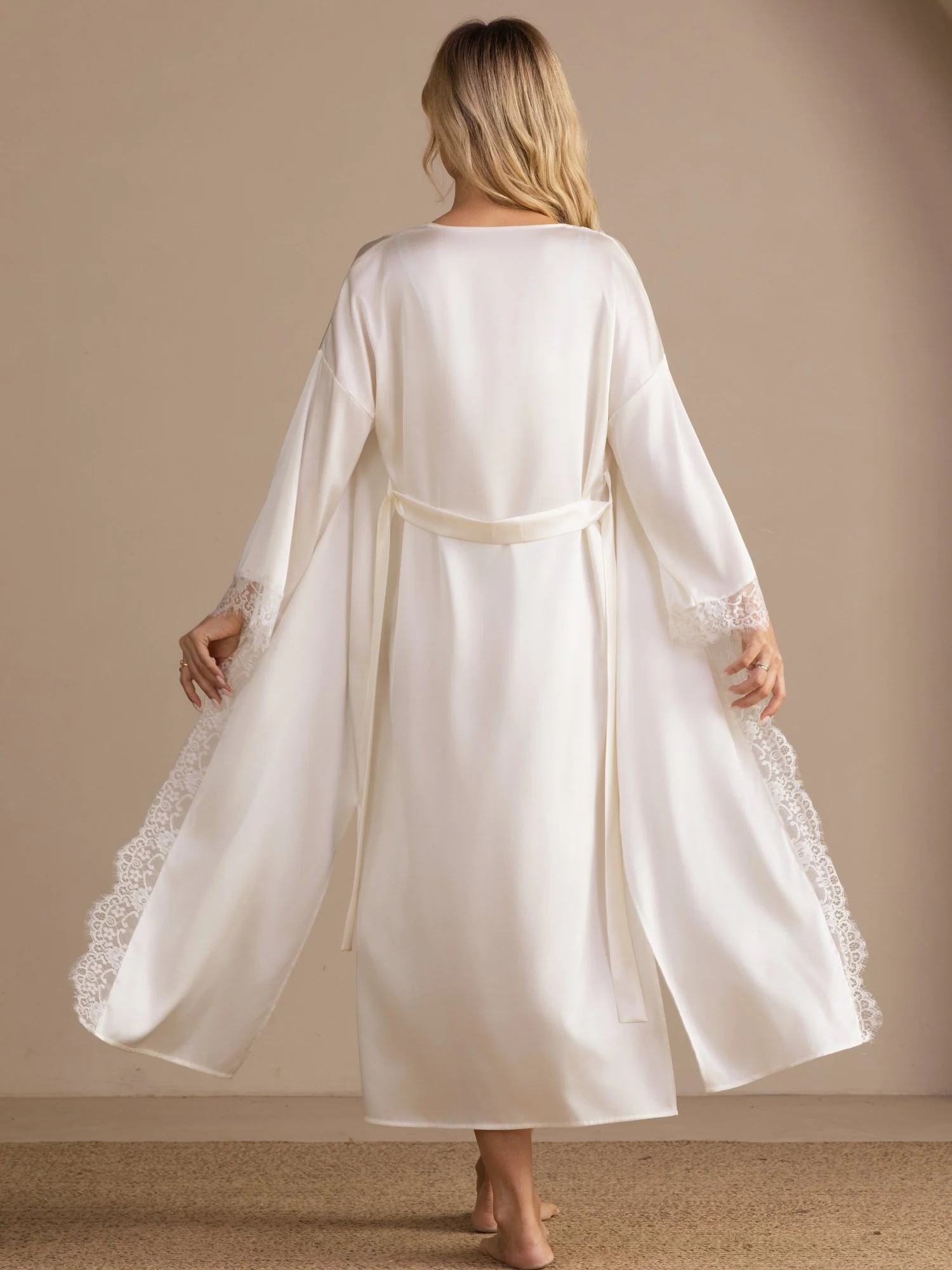 100 Percent Moerbeizijde Dames Kimono Mouwen Kant Afwerking Midi Badjas Voor Bruid - Image 2