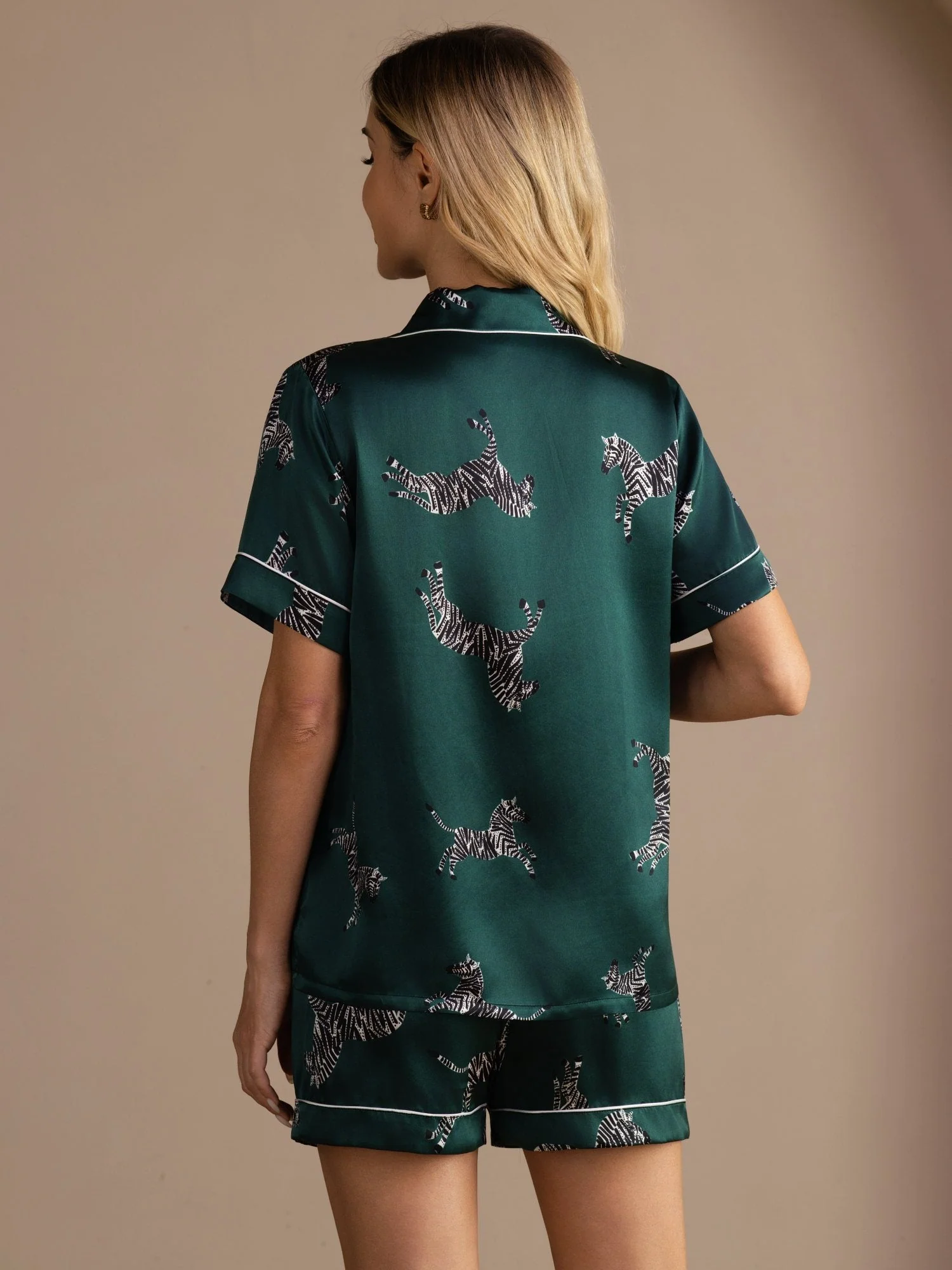 100% Moerbeizijde Dames Pyjamaset Met Korte Mouwen En Knoppen En Zebraprint - Image 2