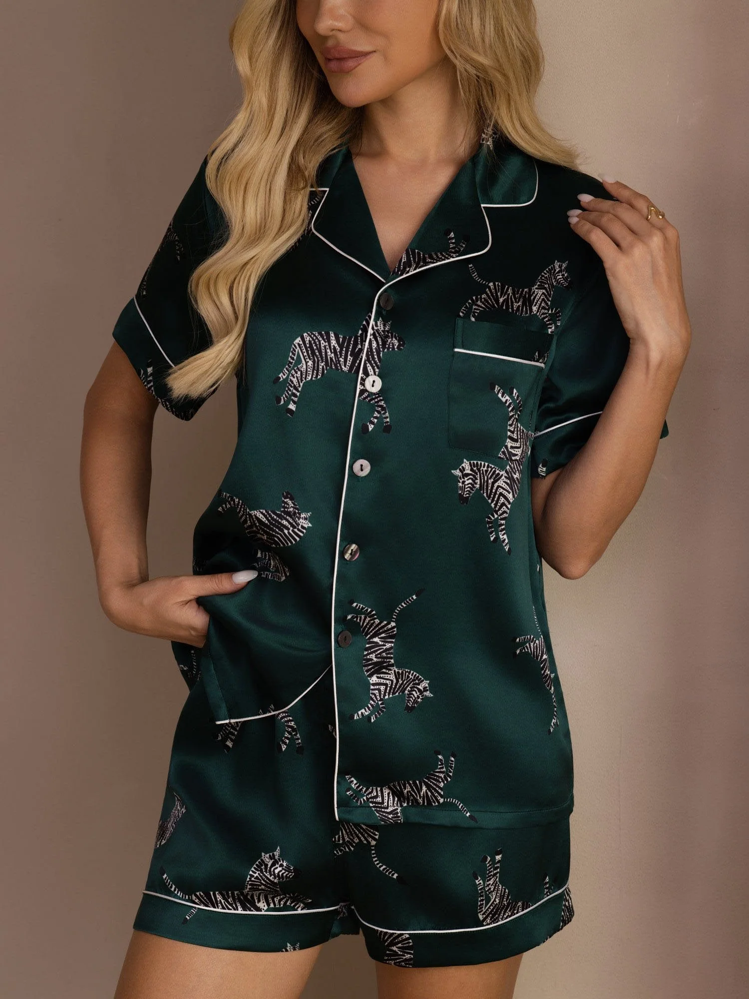 100% Moerbeizijde Dames Pyjamaset Met Korte Mouwen En Knoppen En Zebraprint - Image 5