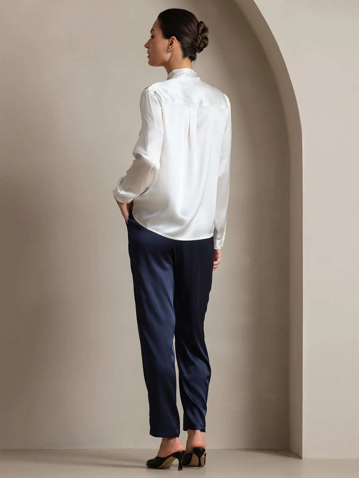 19 Momme Zijden Elegante Strikblouse met Lange Mouwen - Image 2