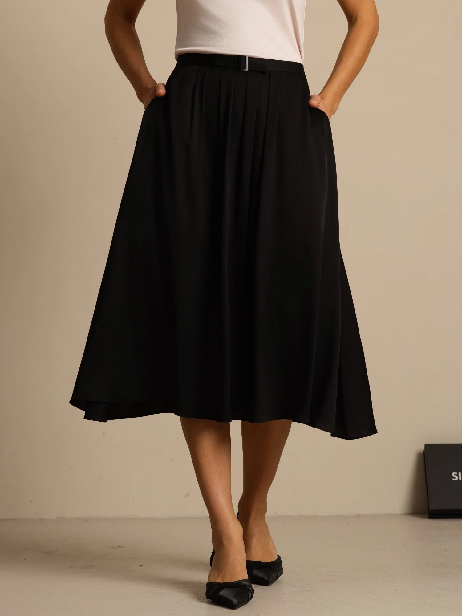 19Momme Zijden High Waist A-Lijn Geplooide Midi Rok met Zakken - Image 8