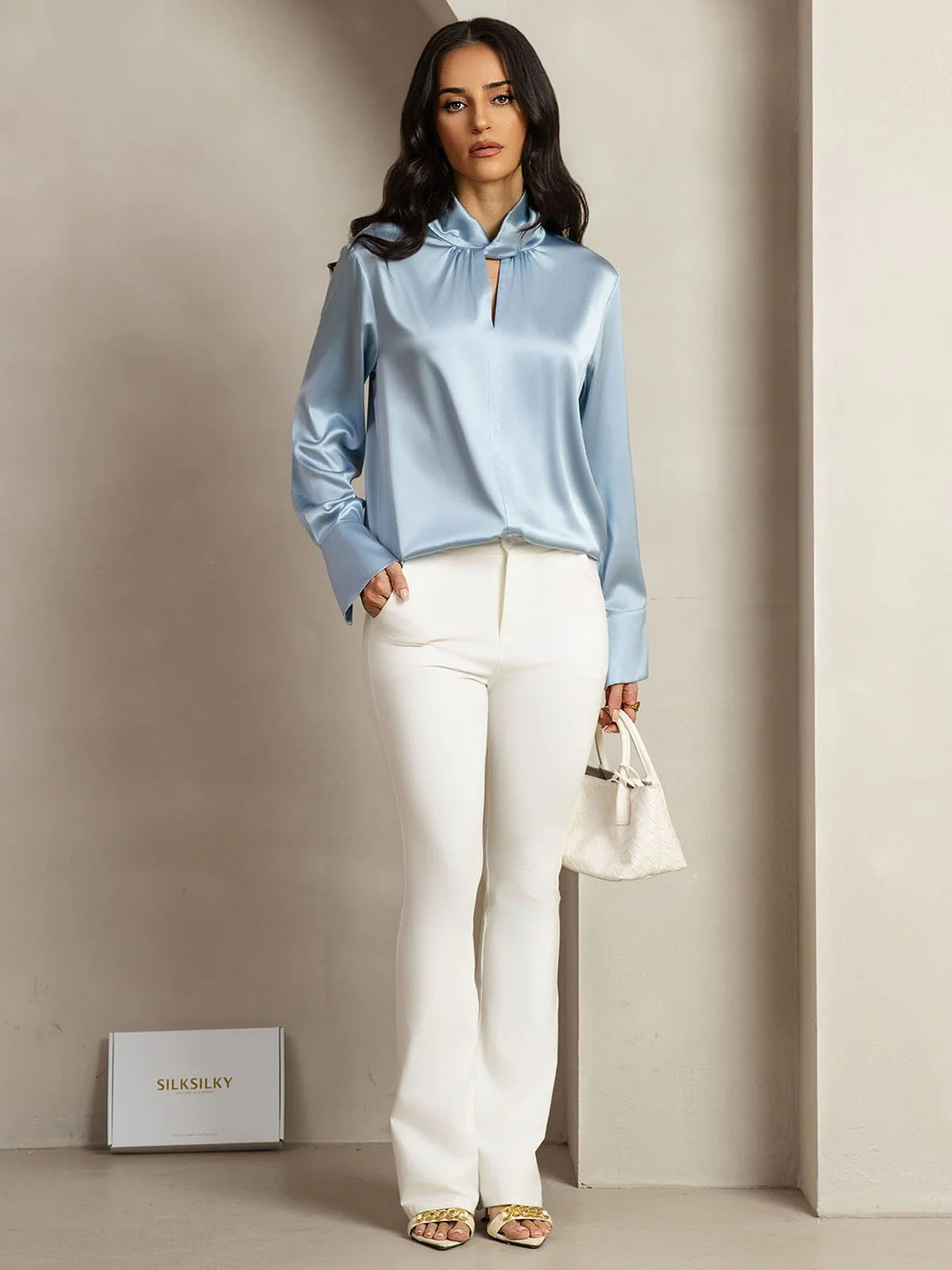19 Momme Zijde Blouse Met Keyhole Hals En Parelachtige Knopen - Image 10