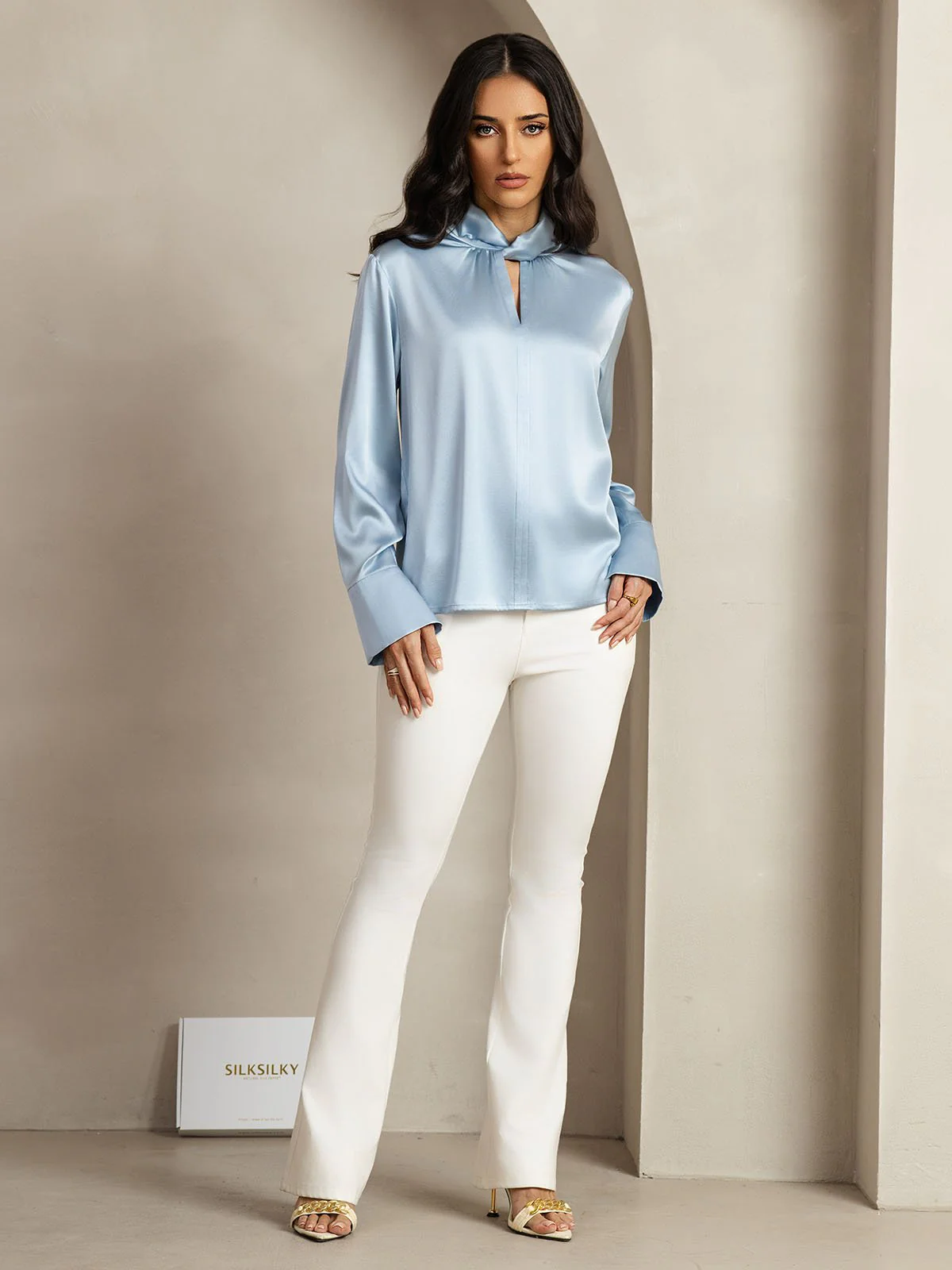 19 Momme Zijde Blouse Met Keyhole Hals En Parelachtige Knopen - Image 11