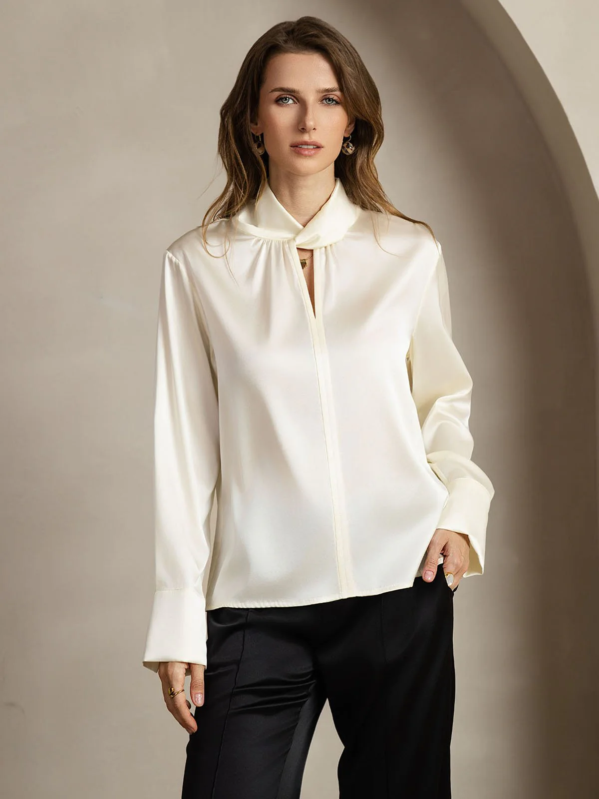 19 Momme Zijde Blouse Met Keyhole Hals En Parelachtige Knopen - Image 14