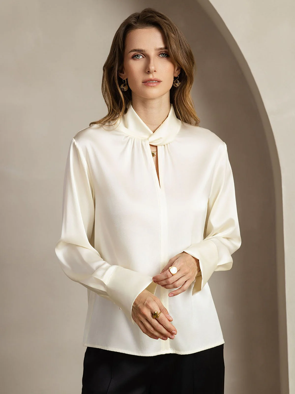 19 Momme Zijde Blouse Met Keyhole Hals En Parelachtige Knopen - Image 17