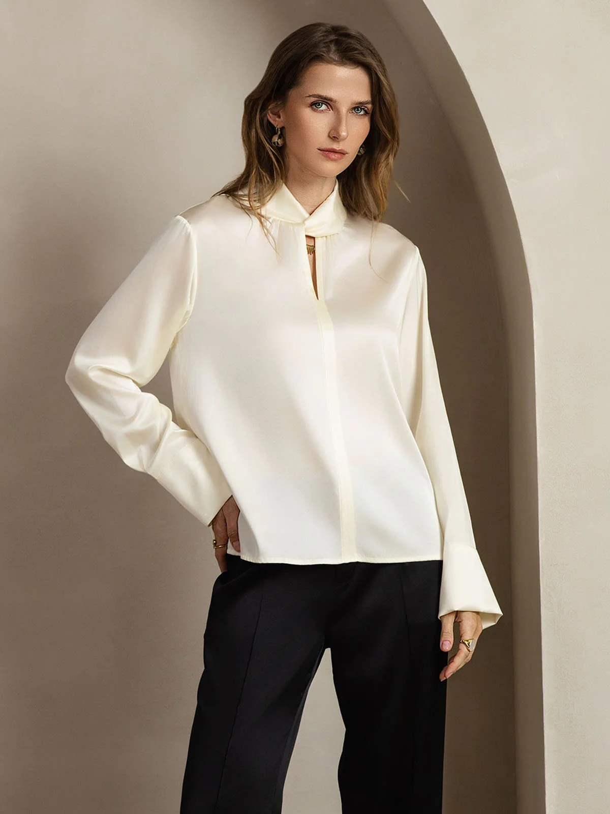 19 Momme Zijde Blouse Met Keyhole Hals En Parelachtige Knopen - Image 21