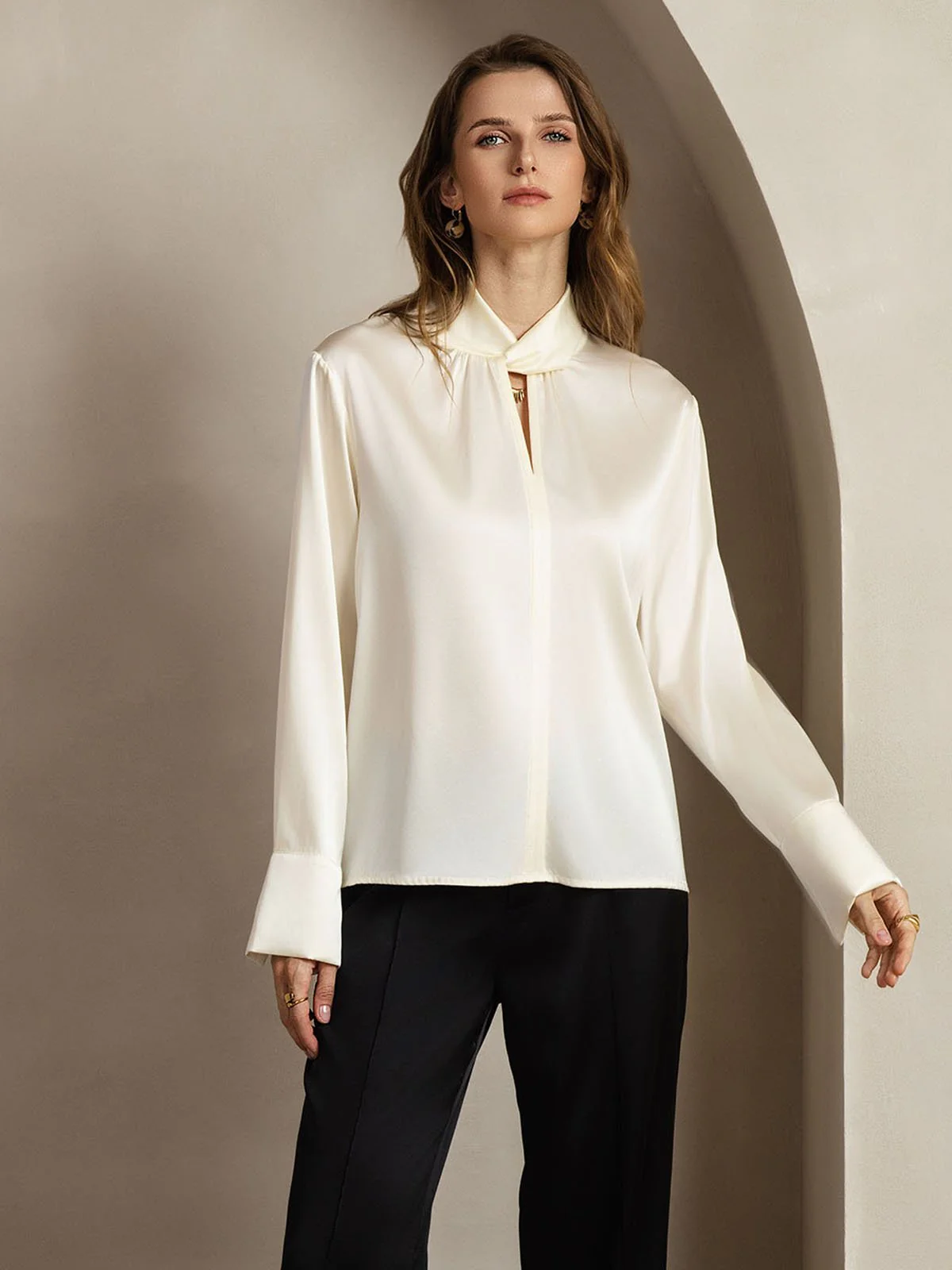 19 Momme Zijde Blouse Met Keyhole Hals En Parelachtige Knopen - Image 22