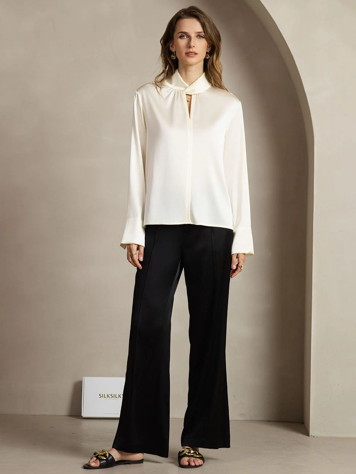 19 Momme Zijde Blouse Met Keyhole Hals En Parelachtige Knopen - Image 23