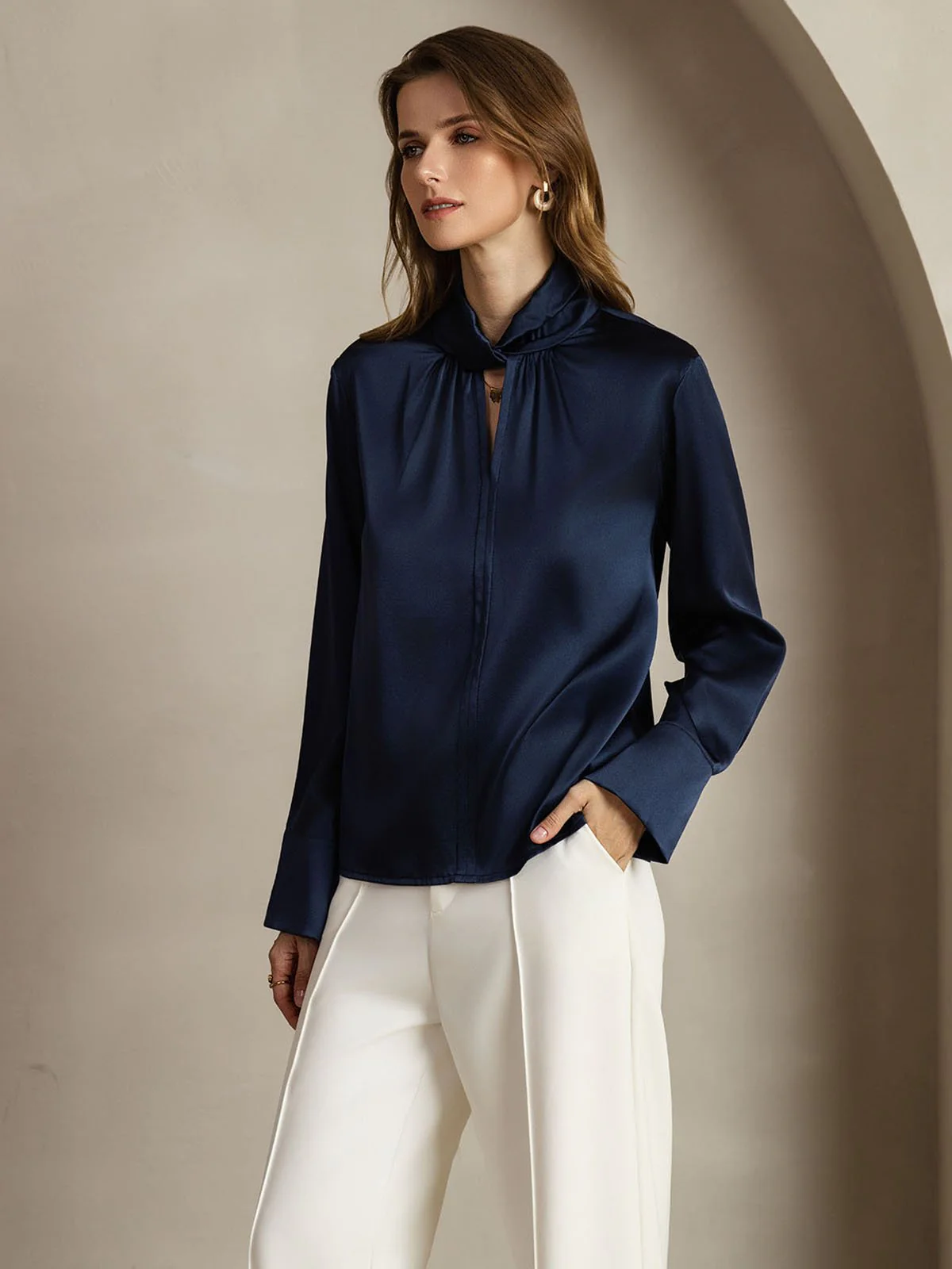 19 Momme Zijde Blouse Met Keyhole Hals En Parelachtige Knopen - Image 27