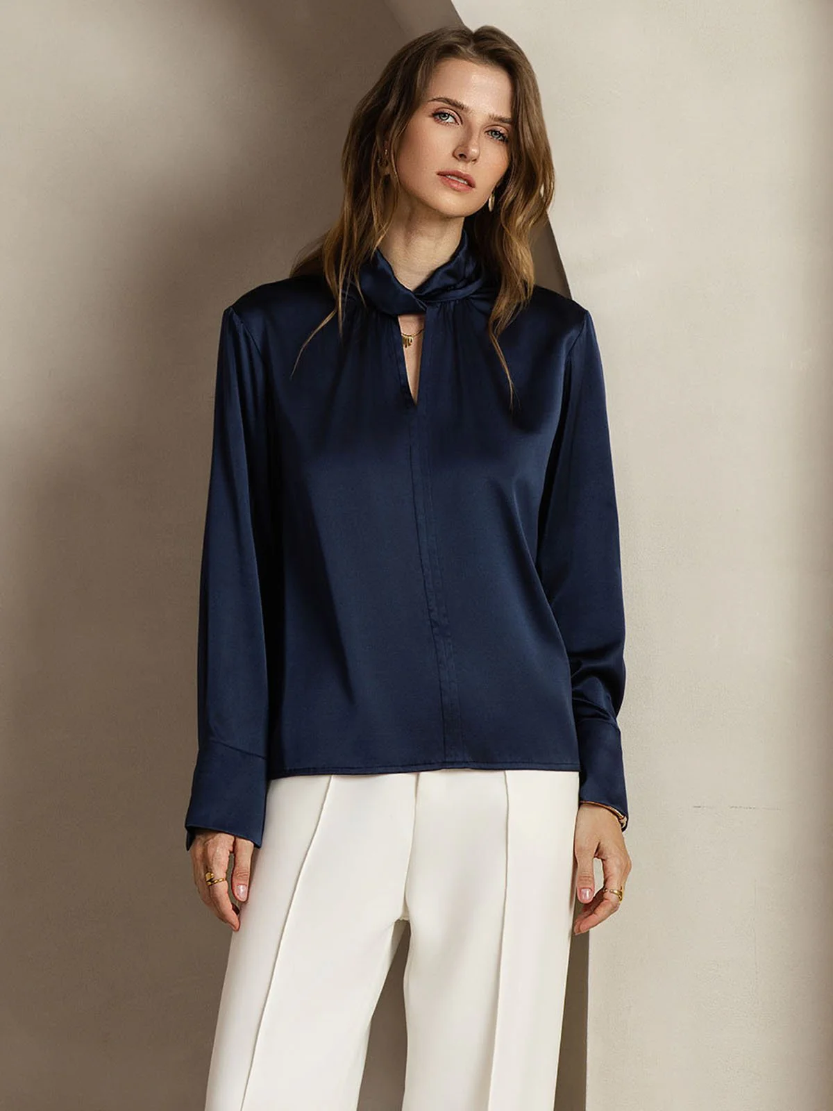 19 Momme Zijde Blouse Met Keyhole Hals En Parelachtige Knopen - Image 29
