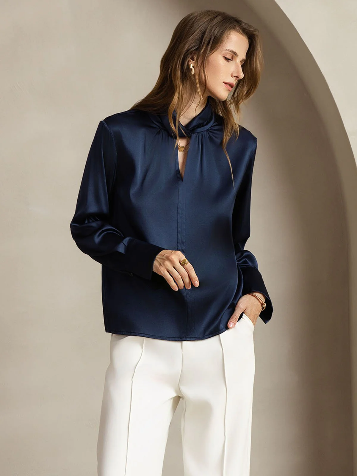 19 Momme Zijde Blouse Met Keyhole Hals En Parelachtige Knopen - Image 30
