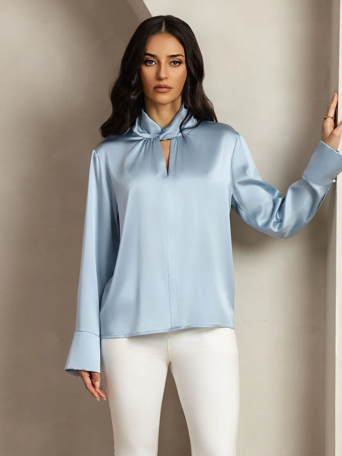 19 Momme Zijde Blouse Met Keyhole Hals En Parelachtige Knopen - Image 9
