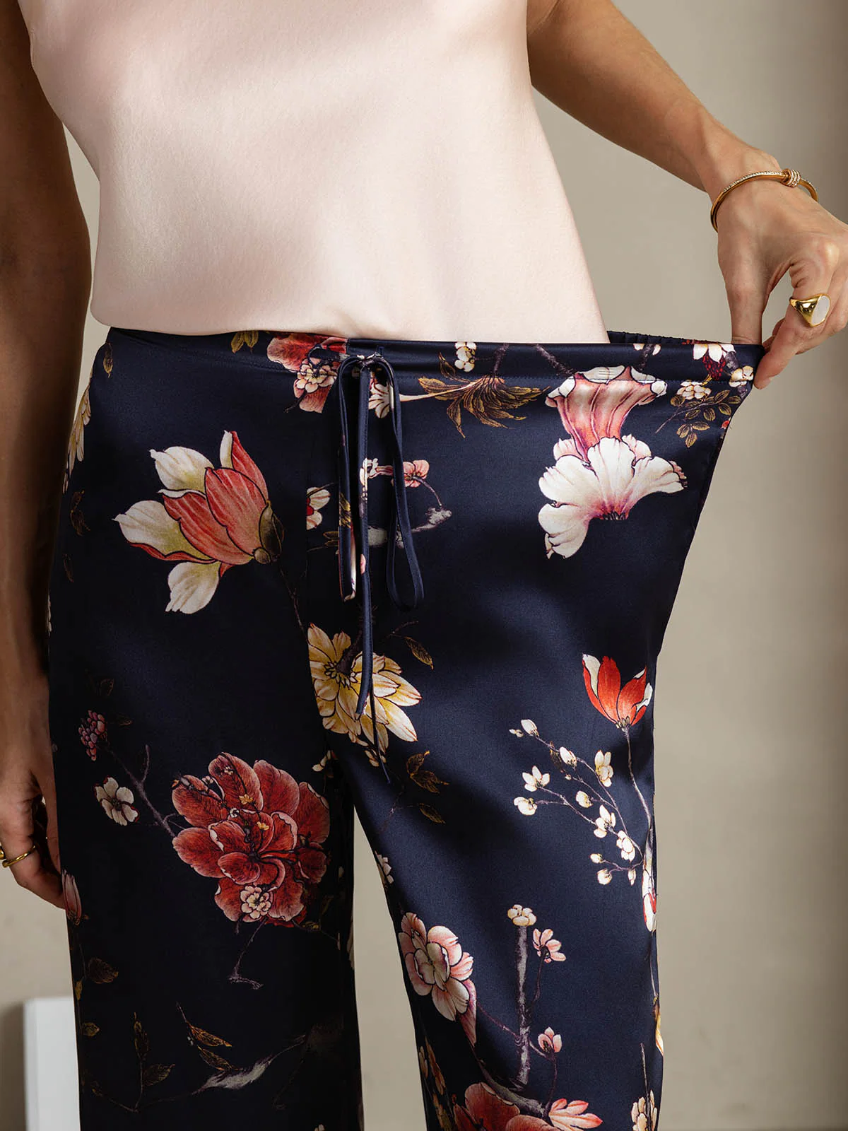 19Momme Zijde Marineblauw Bloemen Print Wijde Damesbroek Met Zijzakken Design - Image 4