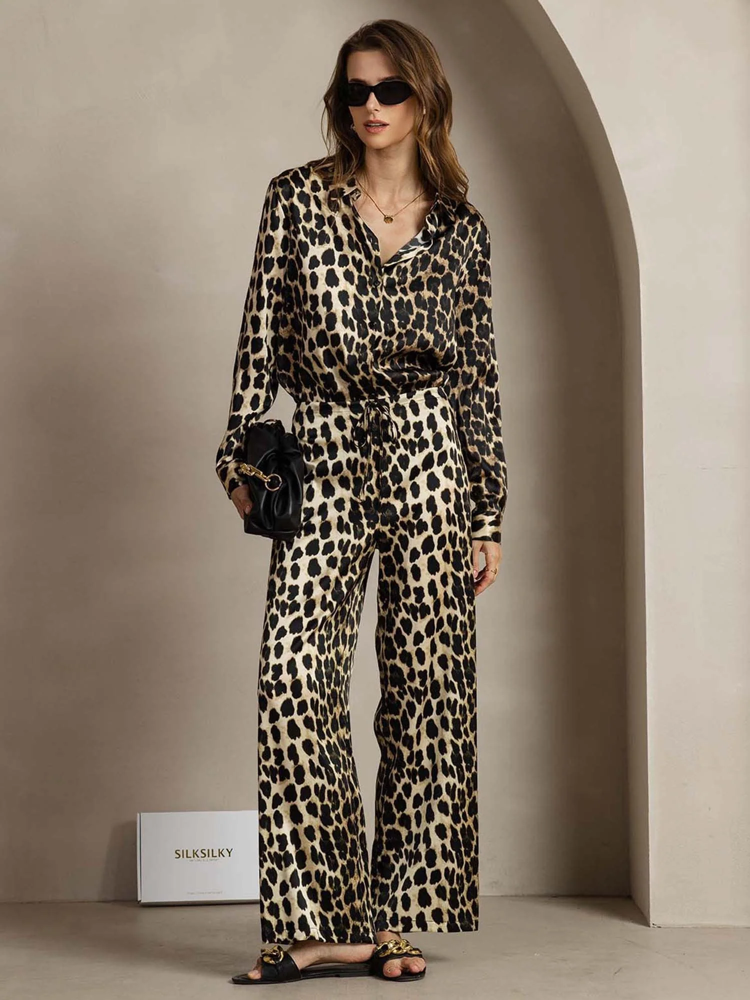 19Momme Dames Zijde Leopardenprint Knopen Overhemd En Wijde Broek Set - Image 5