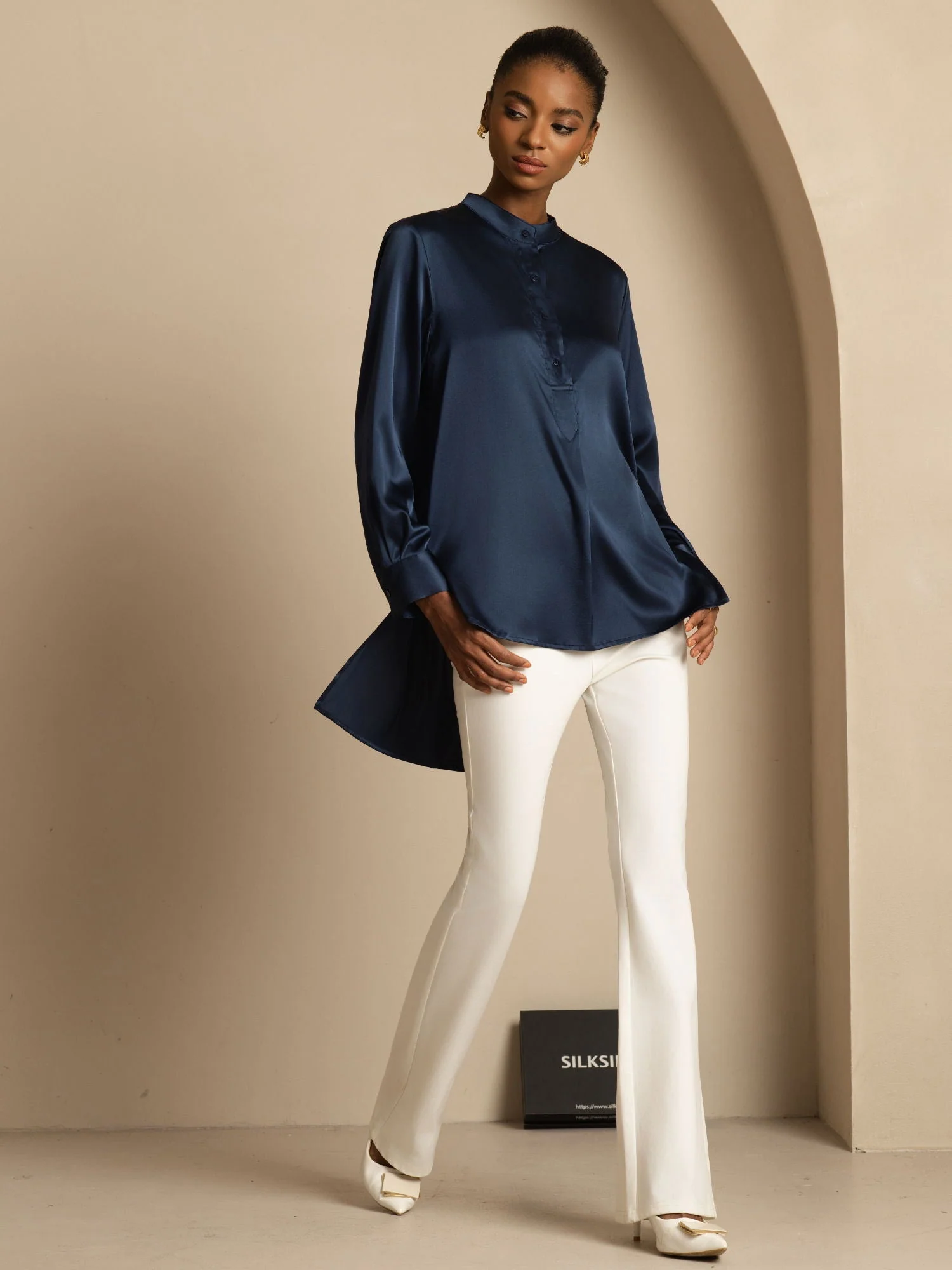 19Momme zijden dames Stand Collar High-Low blouse met knoopdetails