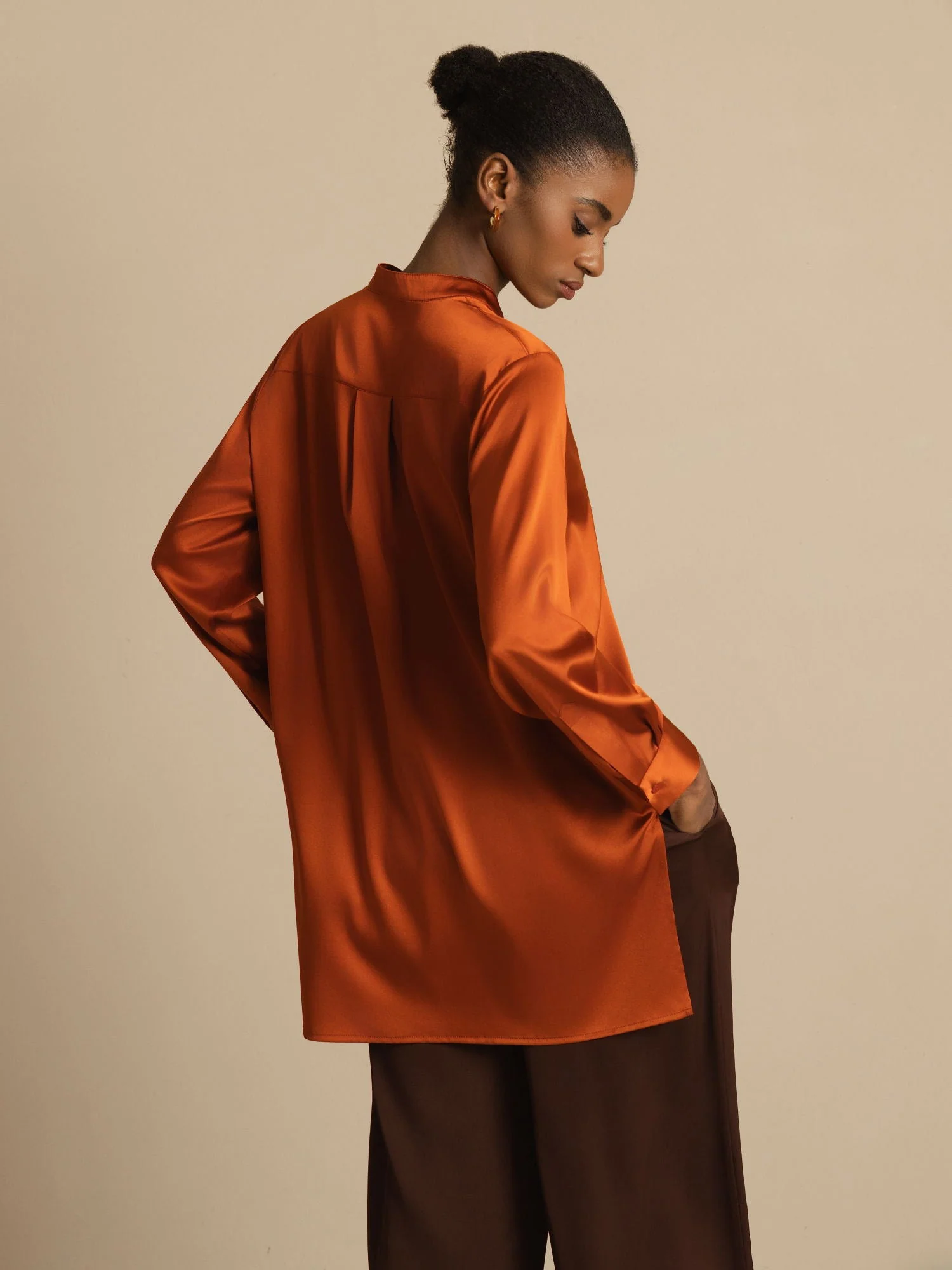 19Momme zijden dames Stand Collar High-Low blouse met knoopdetails - Image 10
