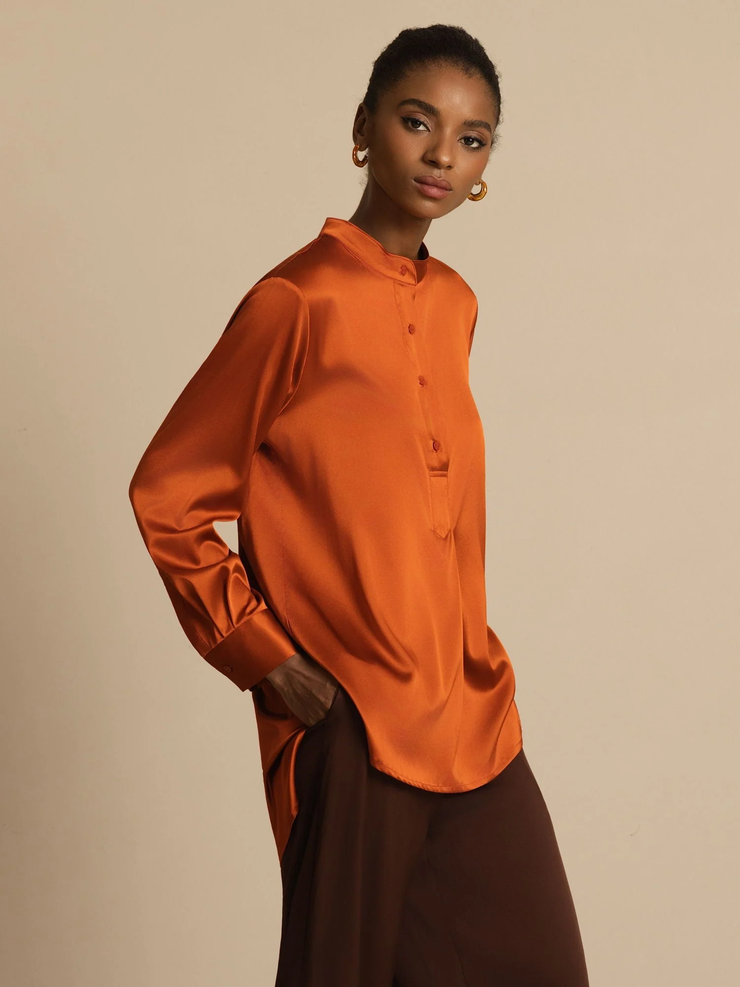 19Momme zijden dames Stand Collar High-Low blouse met knoopdetails - Image 11