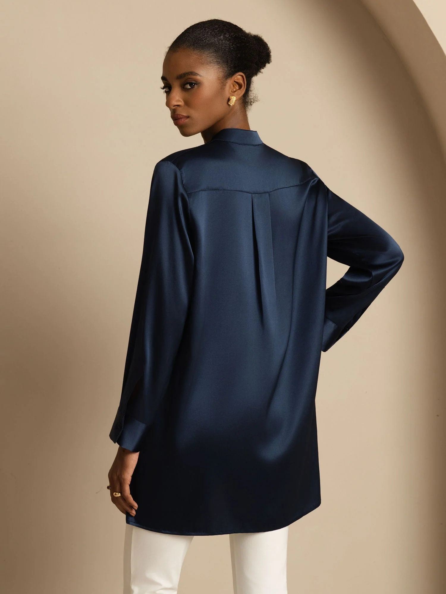 19Momme zijden dames Stand Collar High-Low blouse met knoopdetails - Image 2