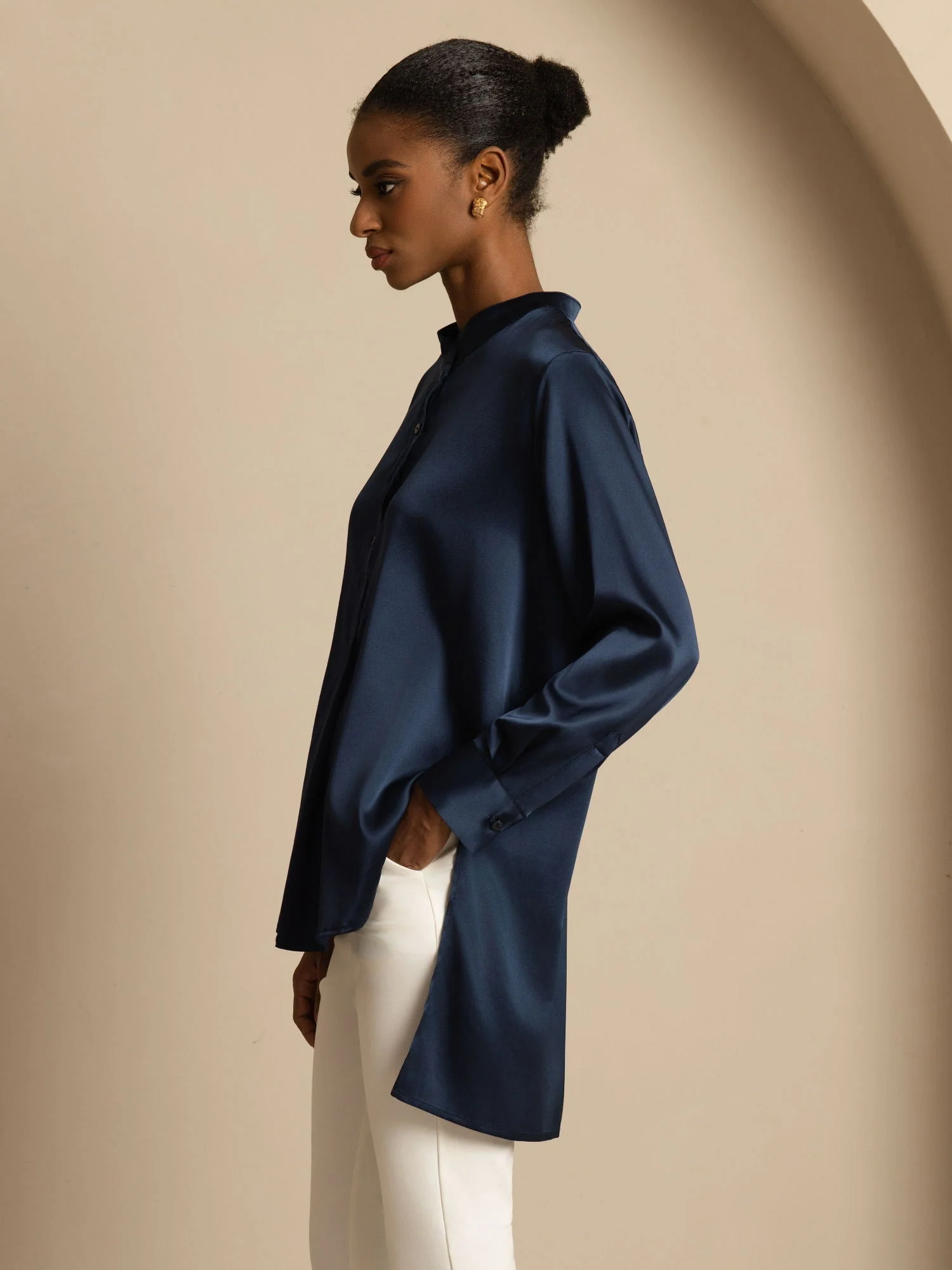 19Momme zijden dames Stand Collar High-Low blouse met knoopdetails - Image 3