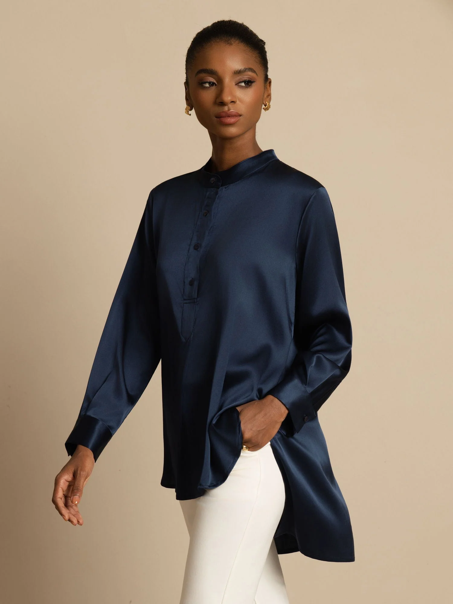 19Momme zijden dames Stand Collar High-Low blouse met knoopdetails - Image 4