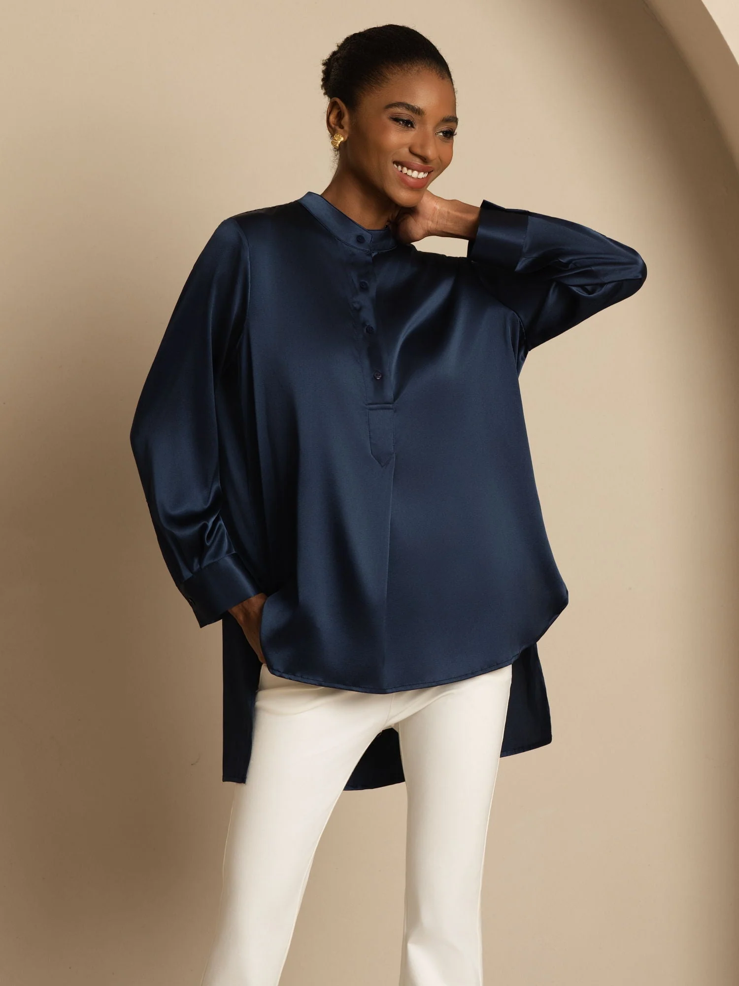 19Momme zijden dames Stand Collar High-Low blouse met knoopdetails - Image 6