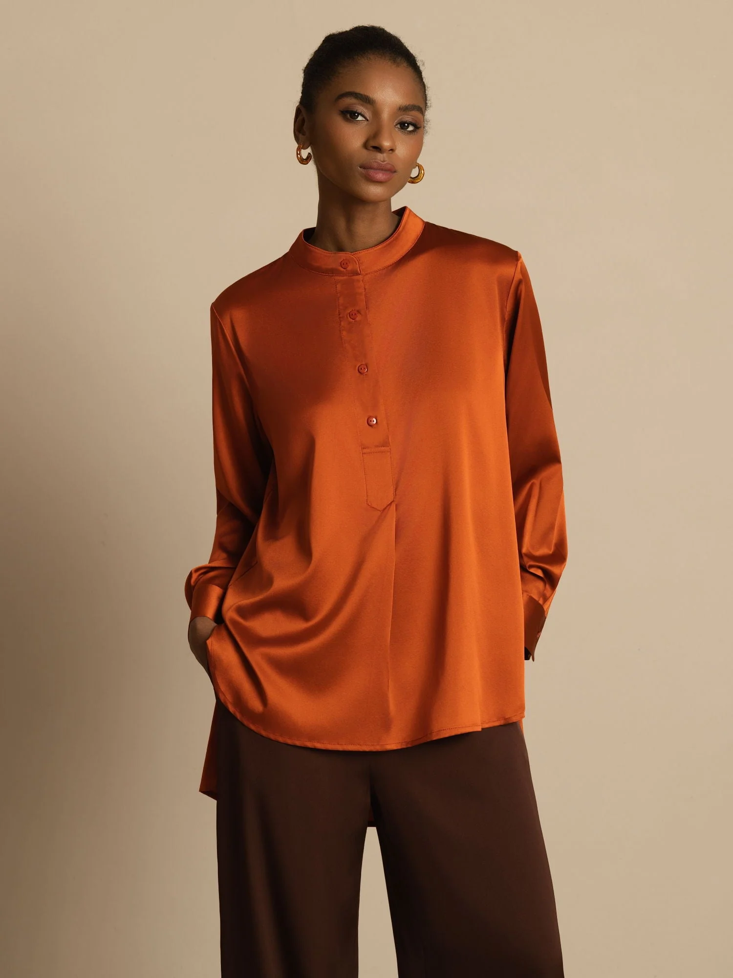 19Momme zijden dames Stand Collar High-Low blouse met knoopdetails - Image 9