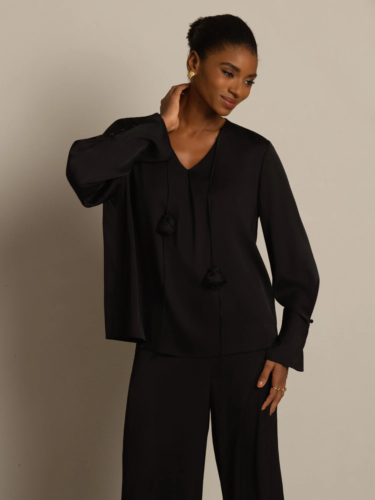19Momme Zijden Dames V-Hals Blouse Met Lange Mouwen Met 3D Roos Detail - Image 13