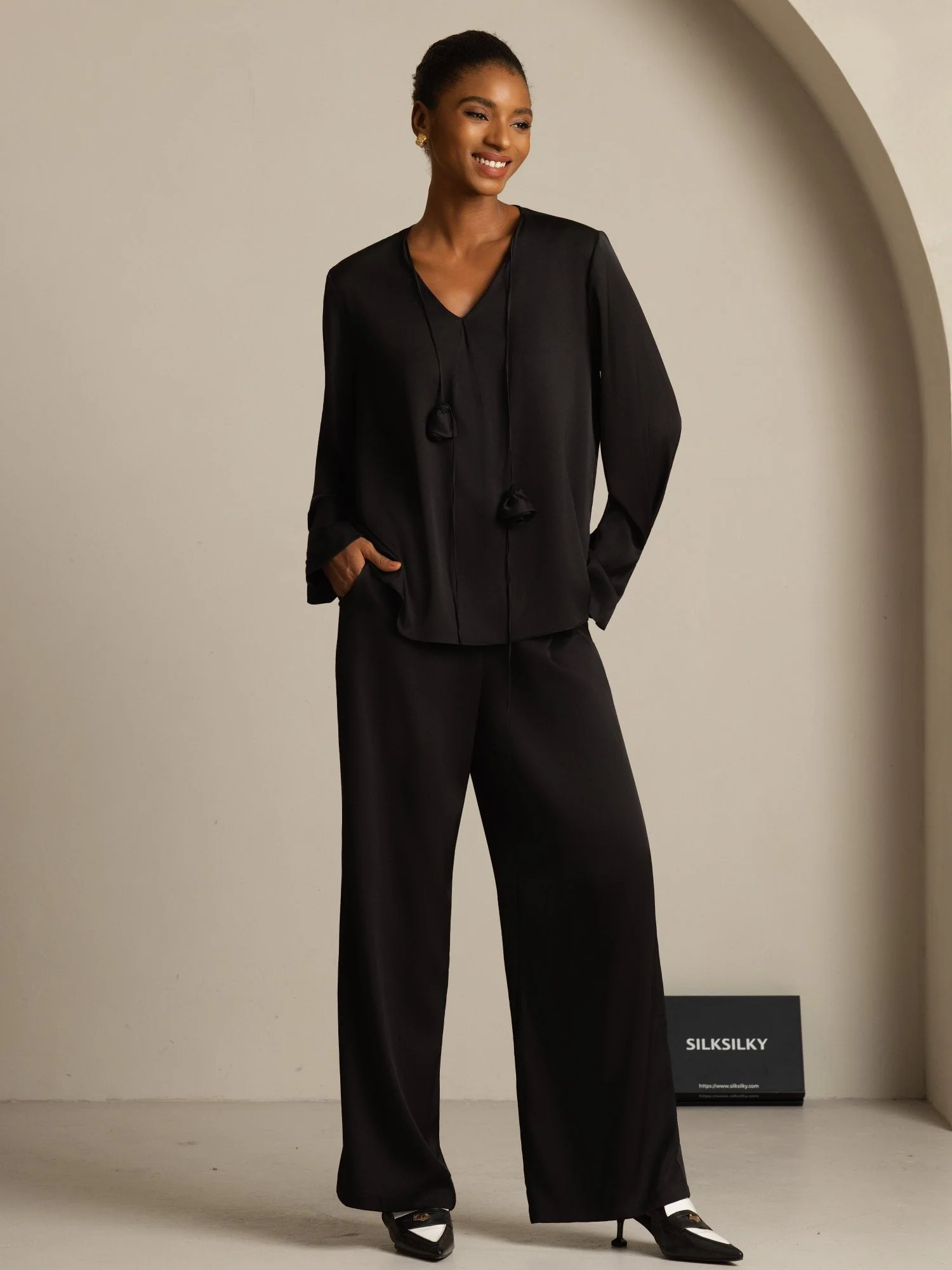 19Momme Zijden Dames V-Hals Blouse Met Lange Mouwen Met 3D Roos Detail - Image 15