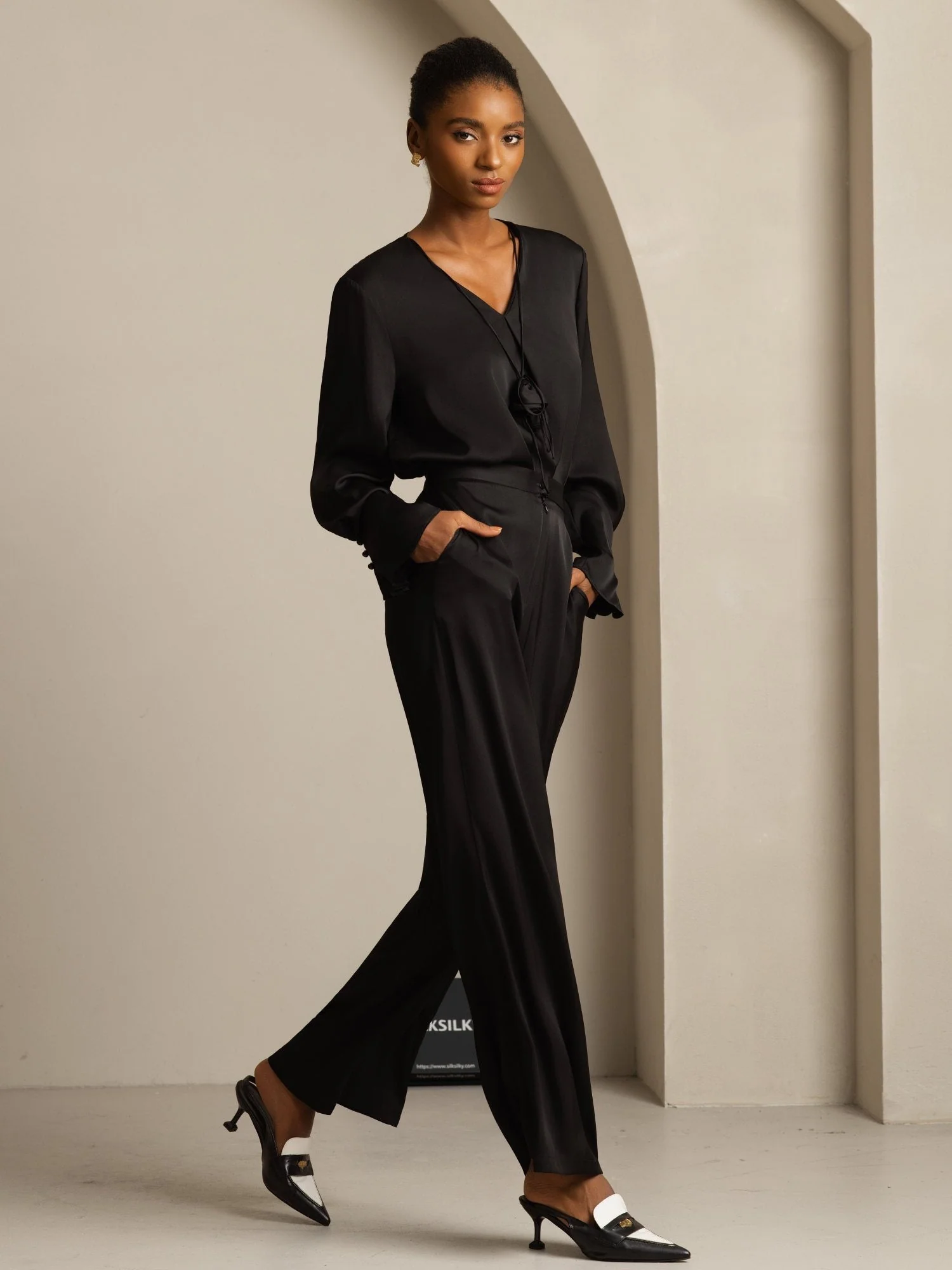 19Momme Zijden Dames V-Hals Blouse Met Lange Mouwen Met 3D Roos Detail - Image 17