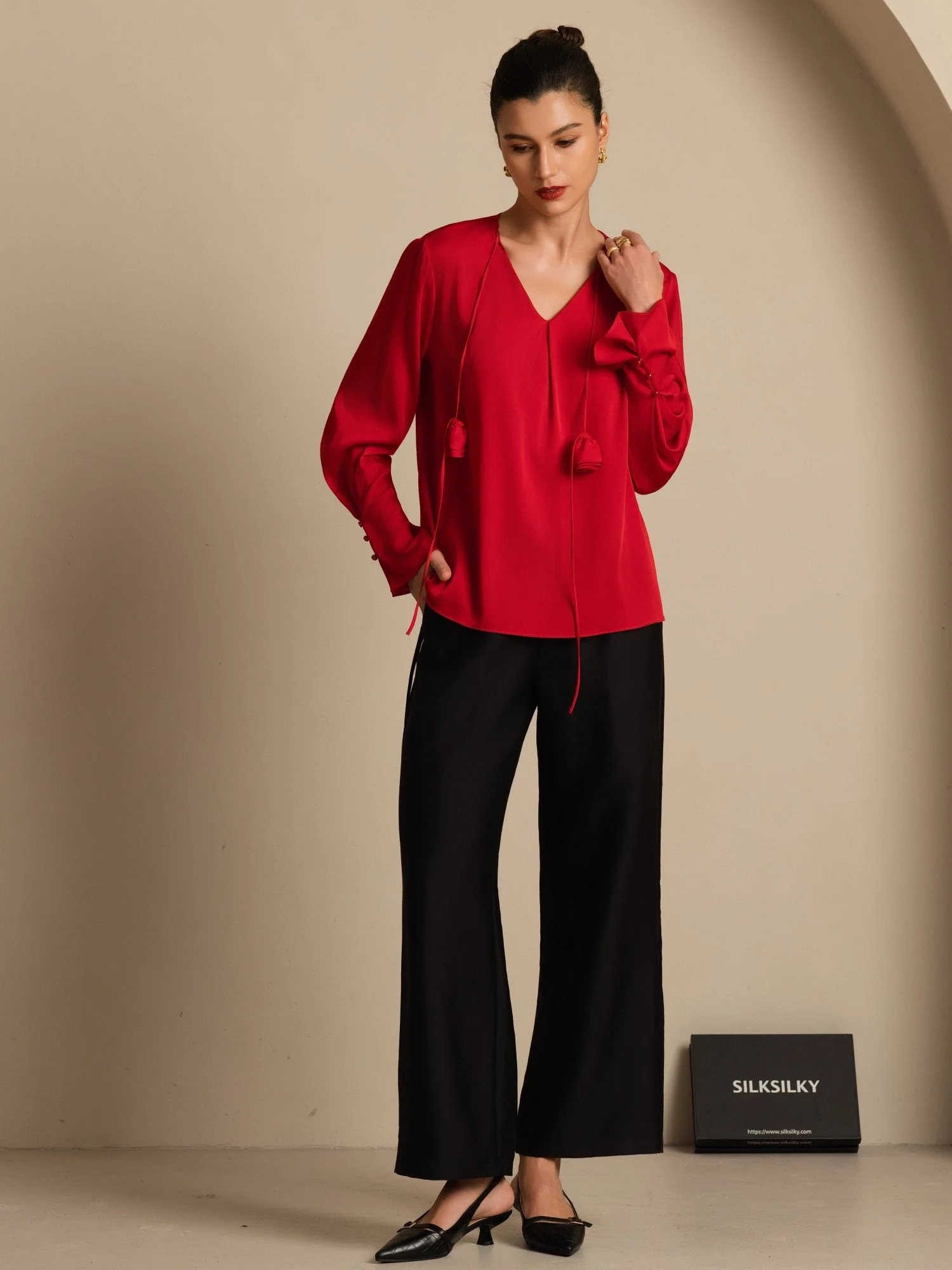 19Momme Zijden Dames V-Hals Blouse Met Lange Mouwen Met 3D Roos Detail - Image 25