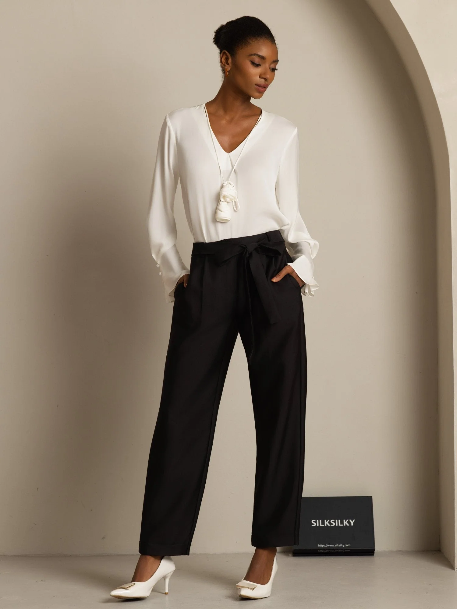 19Momme Zijden Dames V-Hals Blouse Met Lange Mouwen Met 3D Roos Detail - Image 8