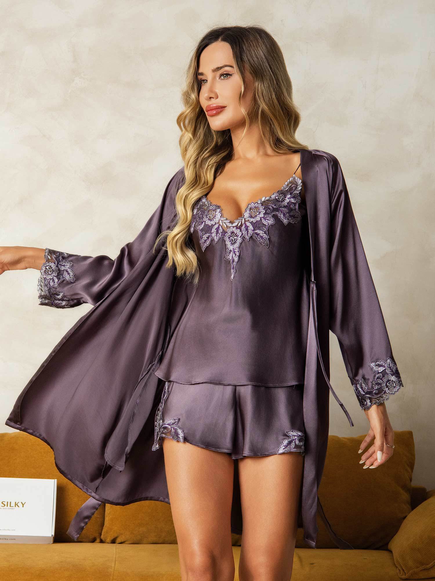 Elegant Pure Zijde Kantafwerking Kamerjas En Cami-Set Set 3 Stuks