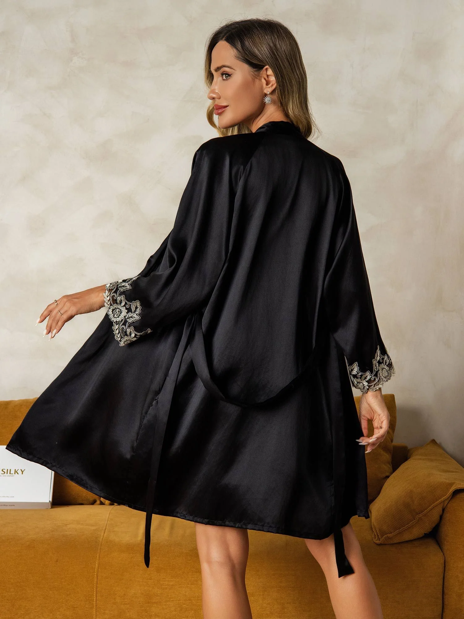 Elegant Pure Zijde Kantafwerking Kamerjas En Cami-Set Set 3 Stuks - Image 17