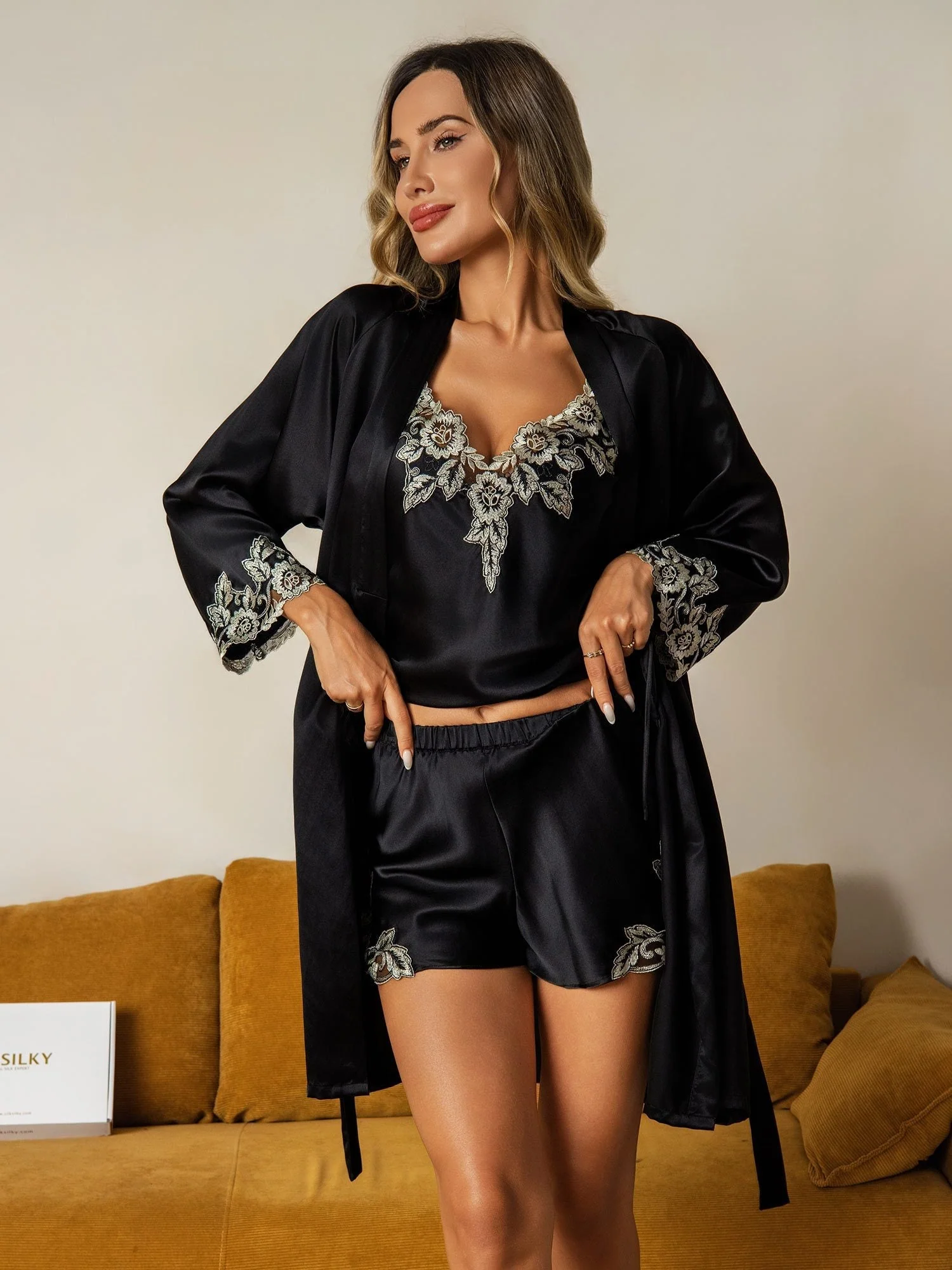 Elegant Pure Zijde Kantafwerking Kamerjas En Cami-Set Set 3 Stuks - Image 18