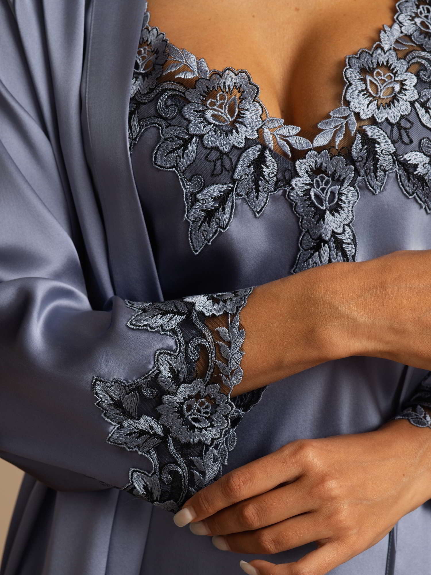 Elegant Pure Zijde Kantafwerking Kamerjas En Cami-Set Set 3 Stuks - Image 26