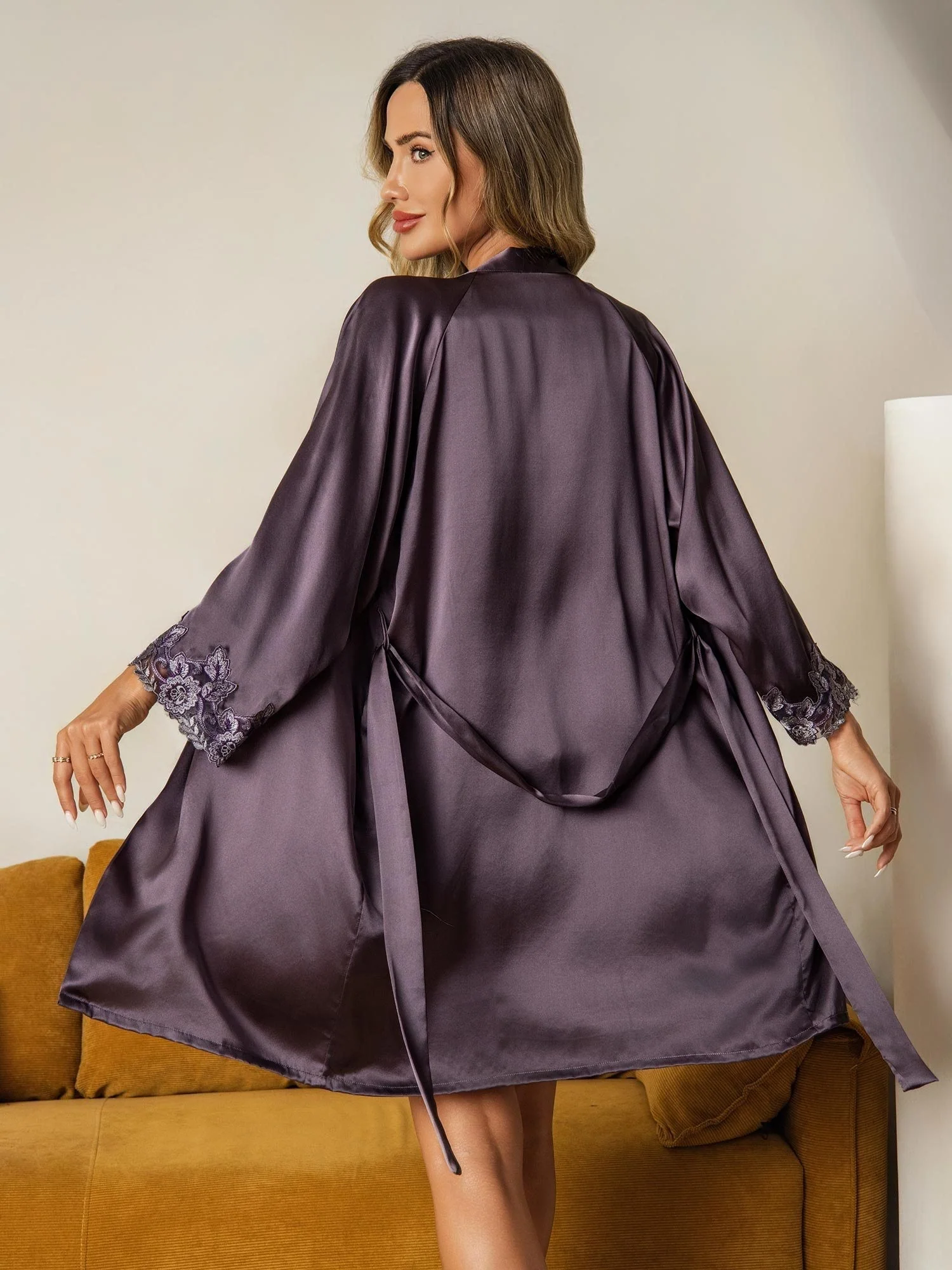 Elegant Pure Zijde Kantafwerking Kamerjas En Cami-Set Set 3 Stuks - Image 3