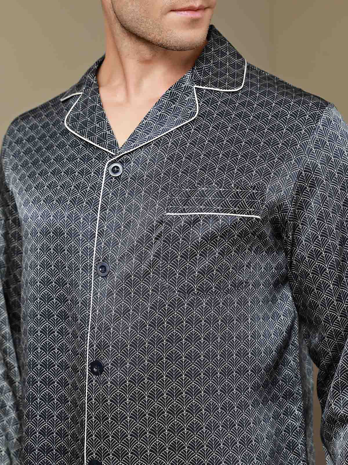 Heren Pyjamaset Van Pure Zijde Met Marineblauwe Ginkgo Print En Lange Mouwen Inclusief Broek - Image 4