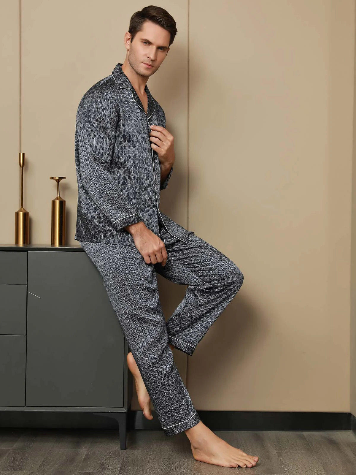 Heren Pyjamaset Van Pure Zijde Met Marineblauwe Ginkgo Print En Lange Mouwen Inclusief Broek - Image 6