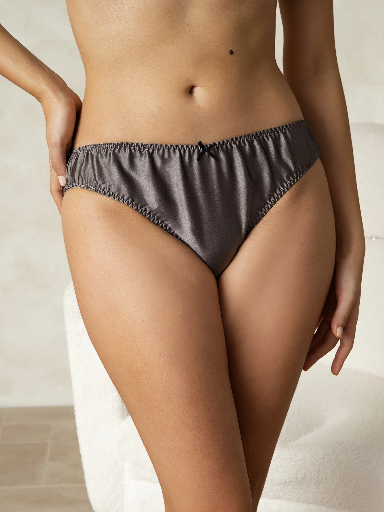 100% Moerbeizijde Klassieke Bikini Slip met Strik - Image 29