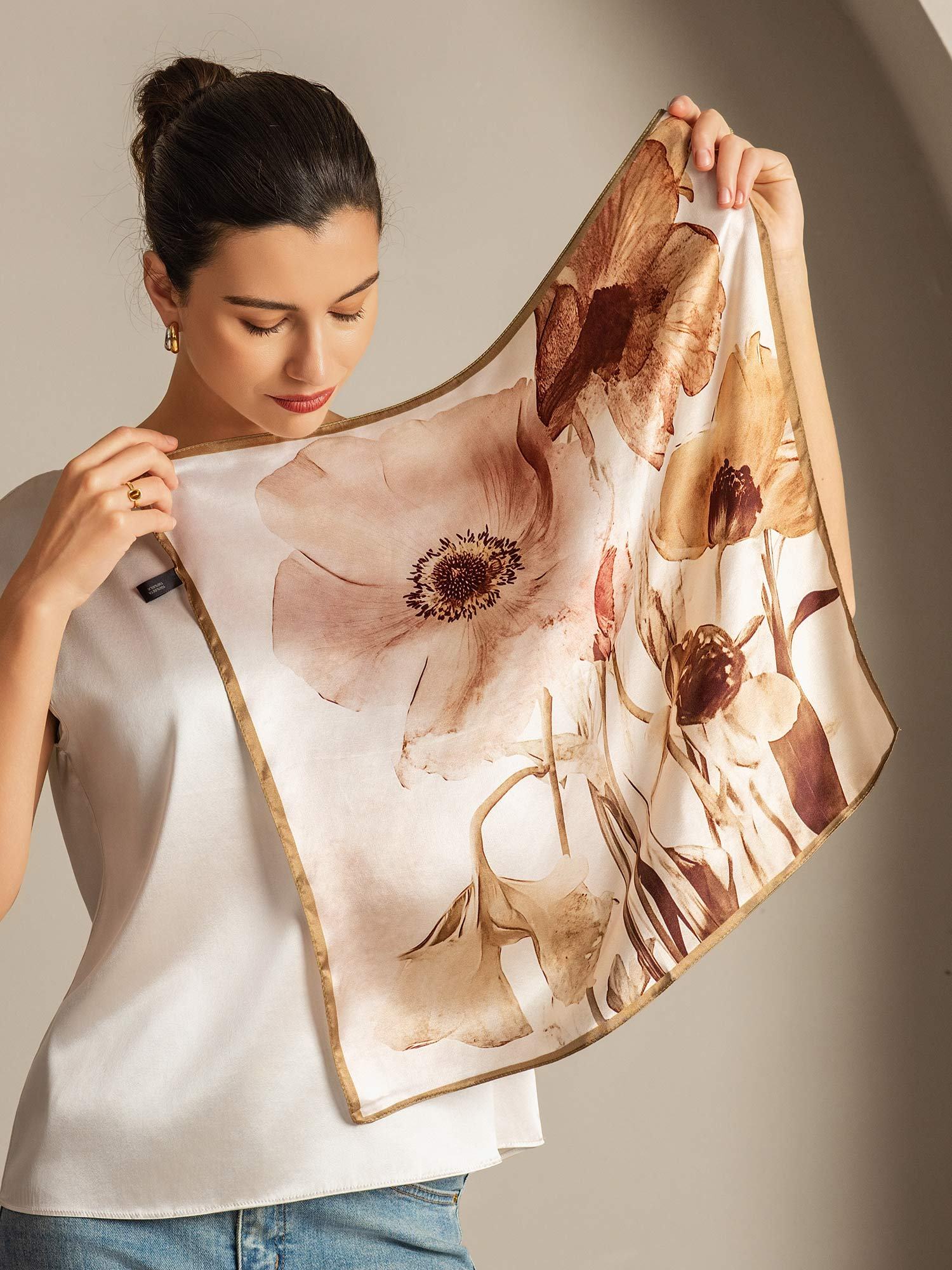 Pure Silk Bloem Motief Vierkante Sjaal met Gouden Rand 53*53 cm - Image 2