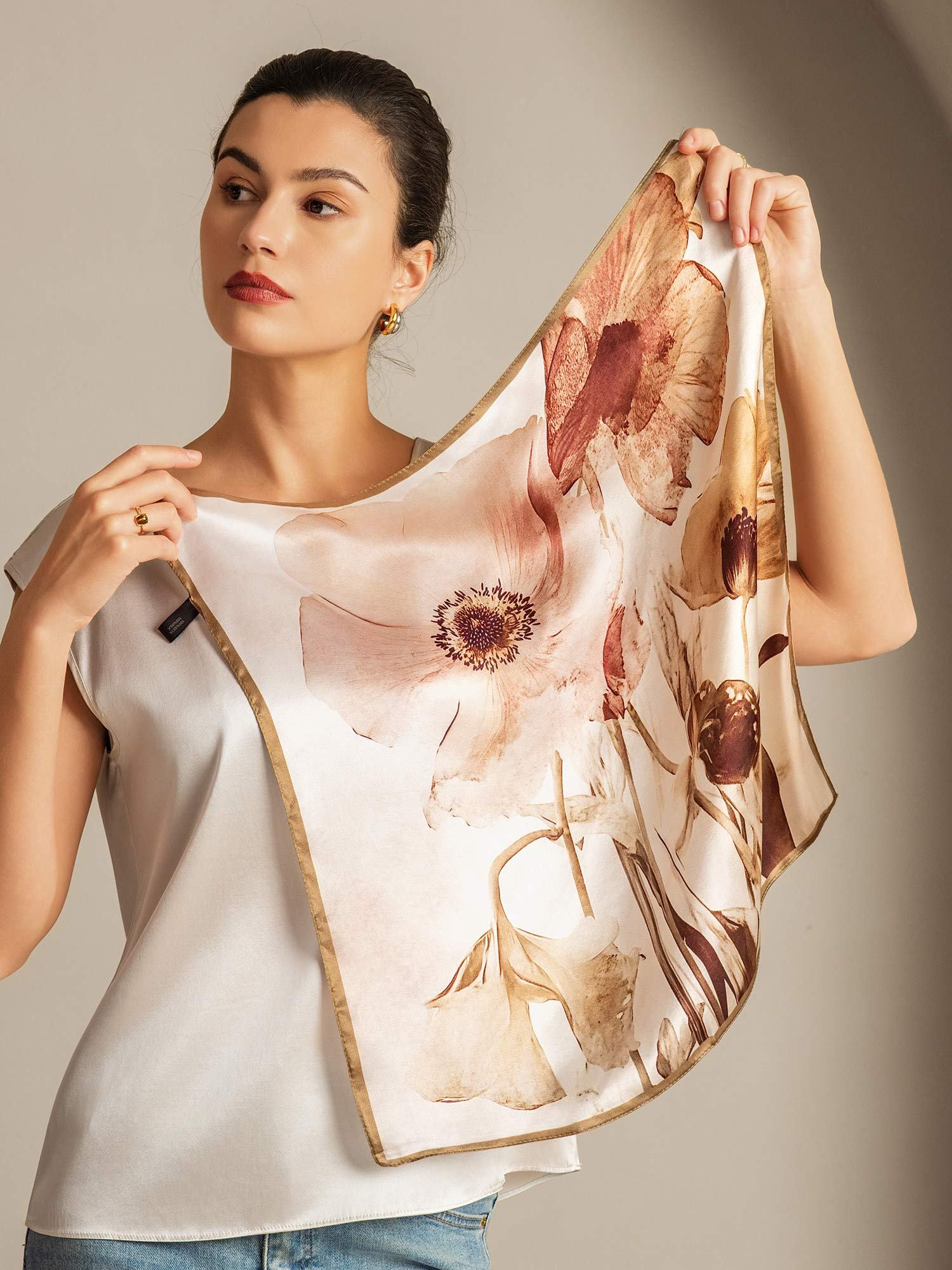 Pure Silk Bloem Motief Vierkante Sjaal met Gouden Rand 53*53 cm - Image 4