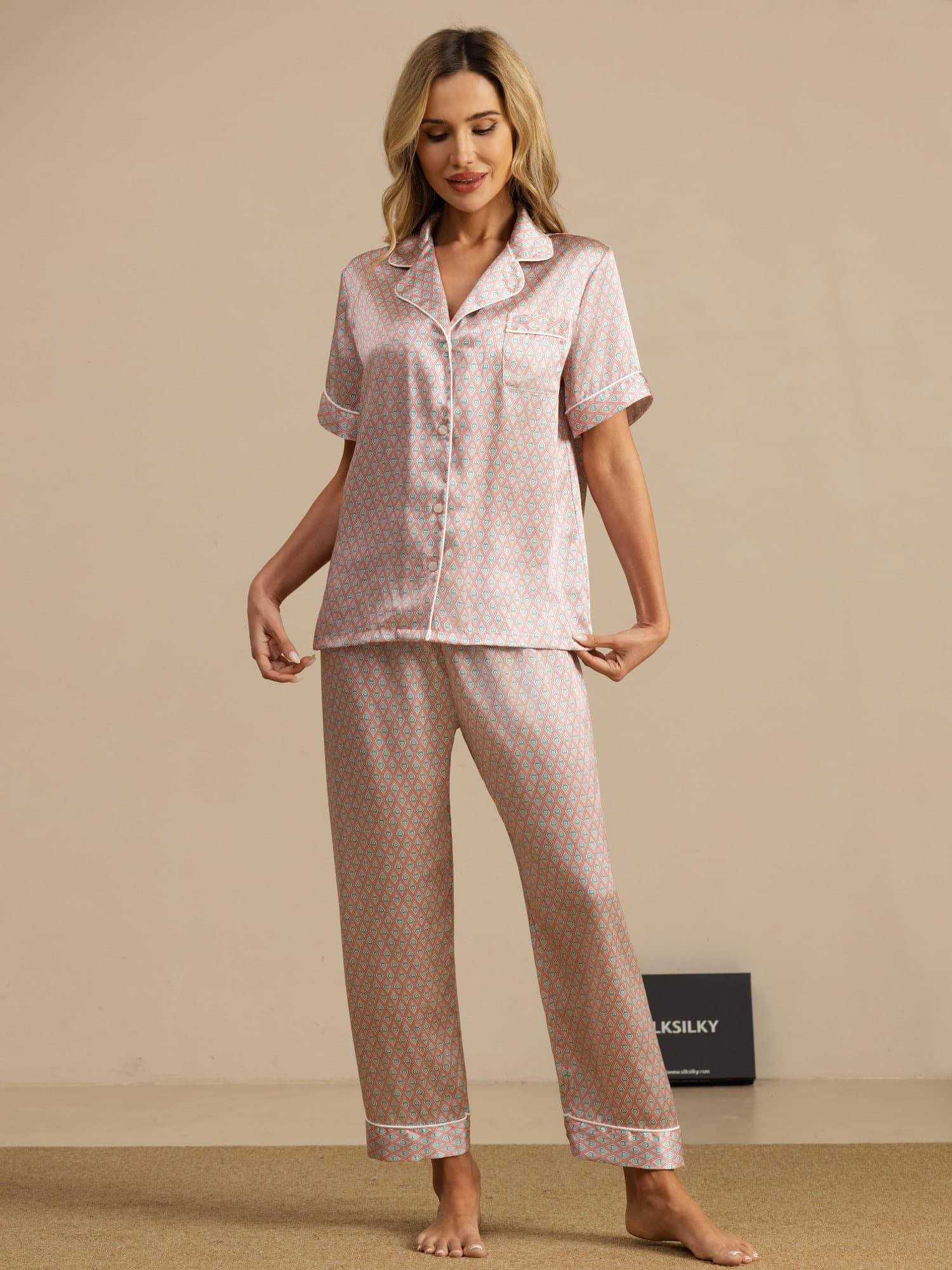 Pyjamaset Van Pure Zijde Met Geometrische Print Korte Mouwen Reverskraag Voor Dames Met Broek - Image 10