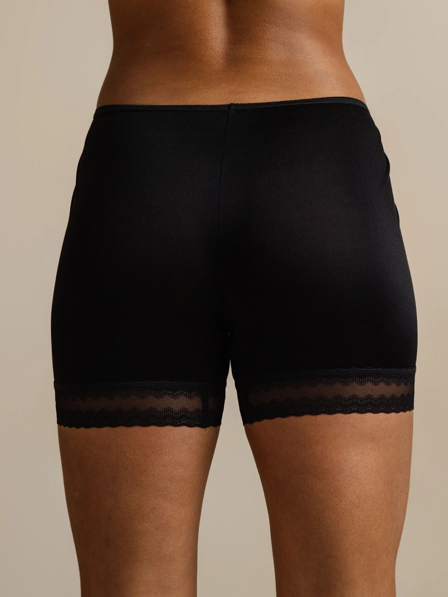 Pure Zijde Kant Afwerking Anti-Schuren Shorts - Image 2