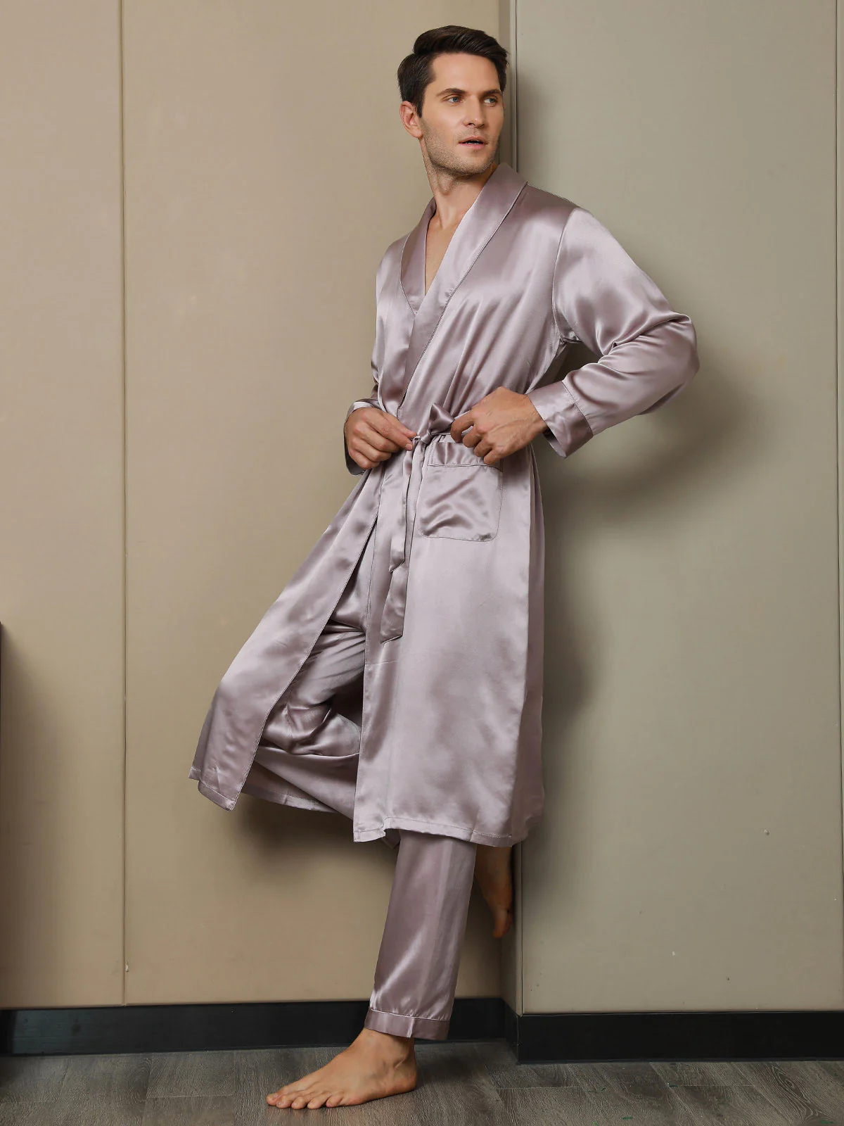 Moerbei Zijde Lapel Collar Belted Kamerjas (Broek niet Inbegrepen) - Image 18