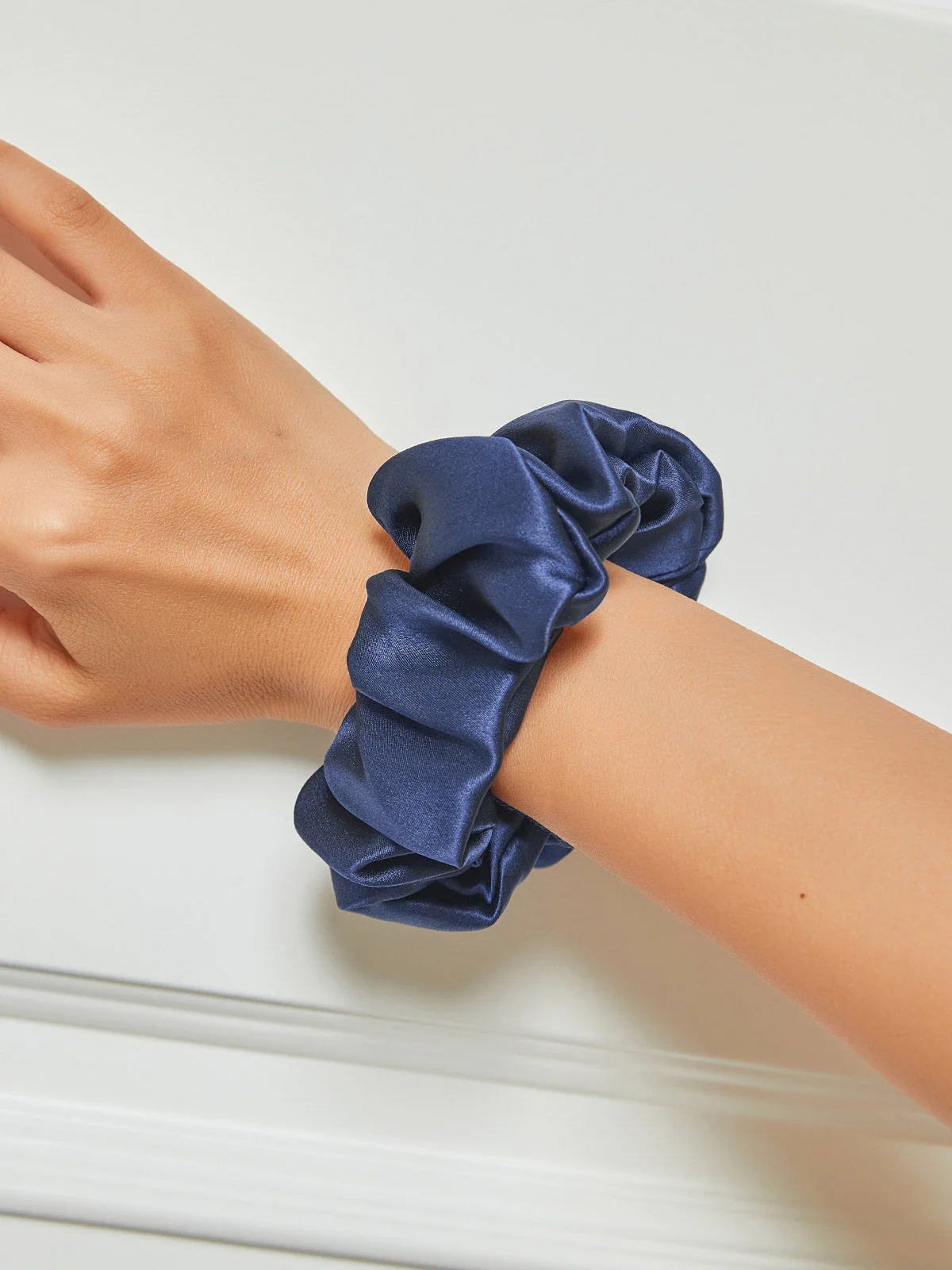 Pure Zijde Zachte Grote Haar Scrunchie - 3.5cm - Image 9