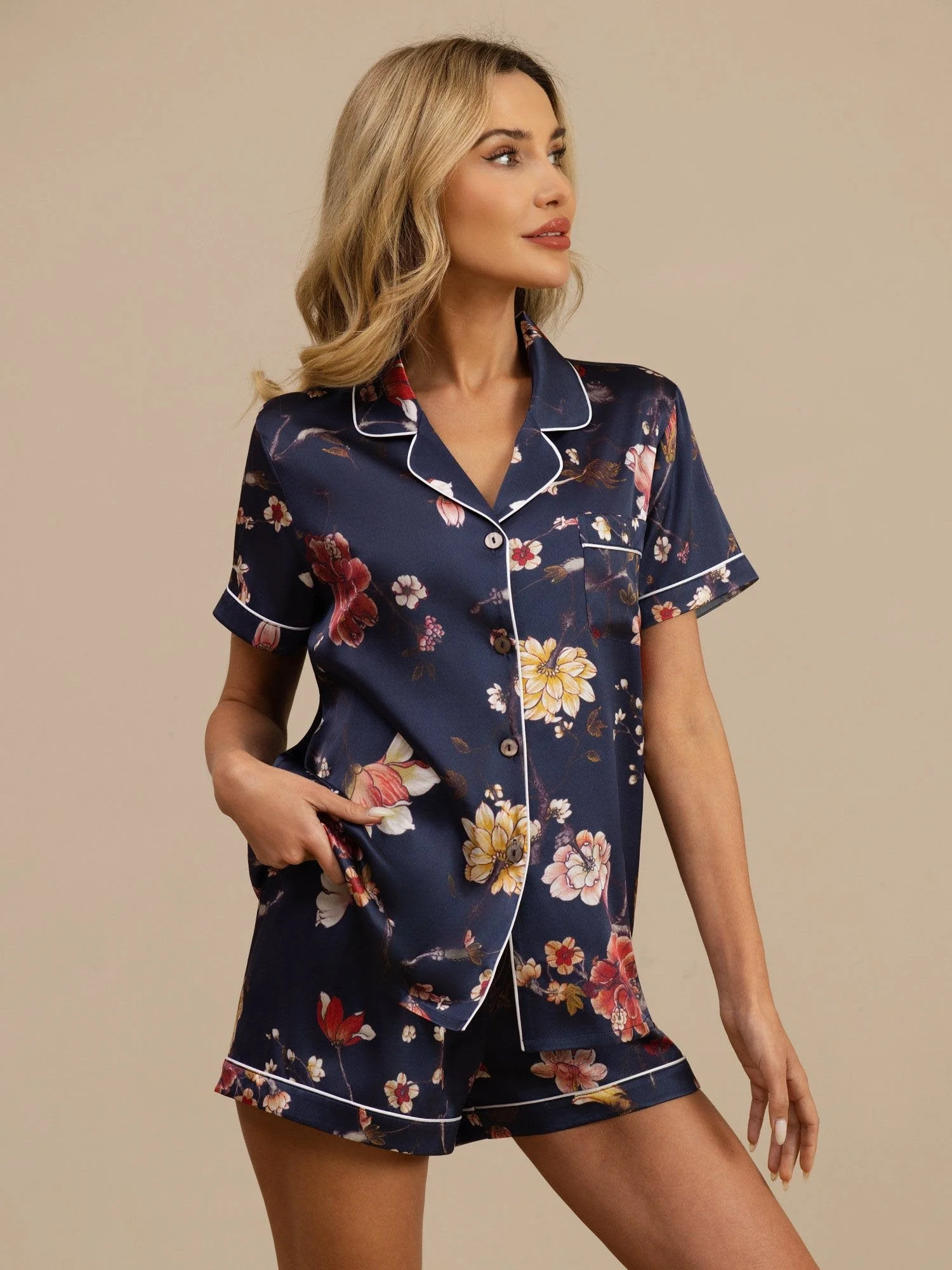19Momme Zijden Dames Marineblauw Bloemenprint Korte Mouwen Reverskraag Knoopsluiting Pyjamaset