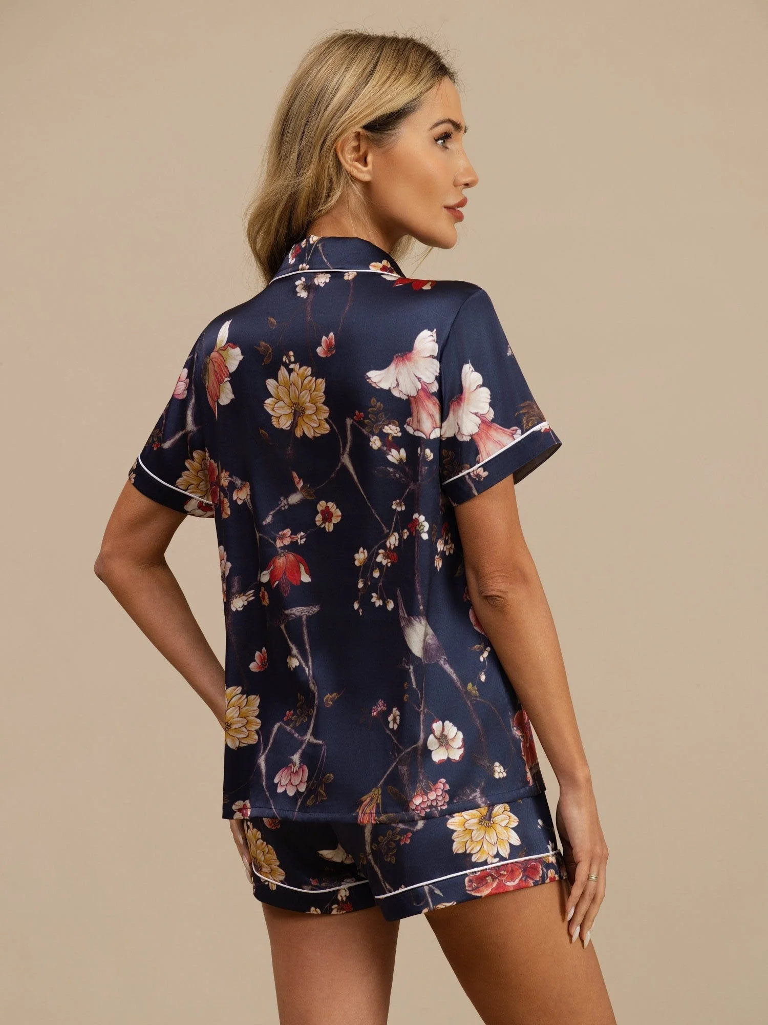 19Momme Zijden Dames Marineblauw Bloemenprint Korte Mouwen Reverskraag Knoopsluiting Pyjamaset - Image 2