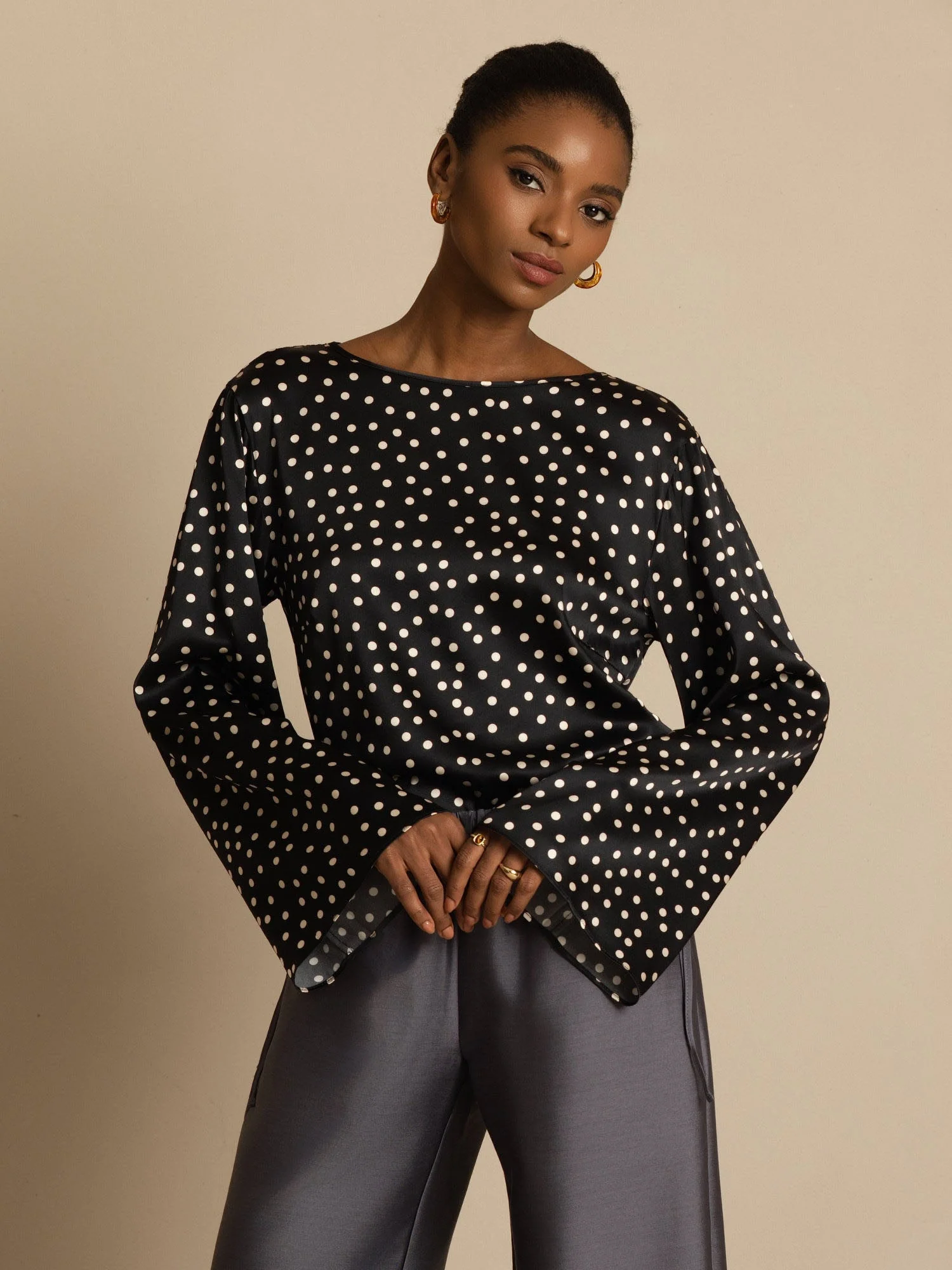 19Momme Dames Zijde Polkadotprint Klokmouwen Boot Hals Top