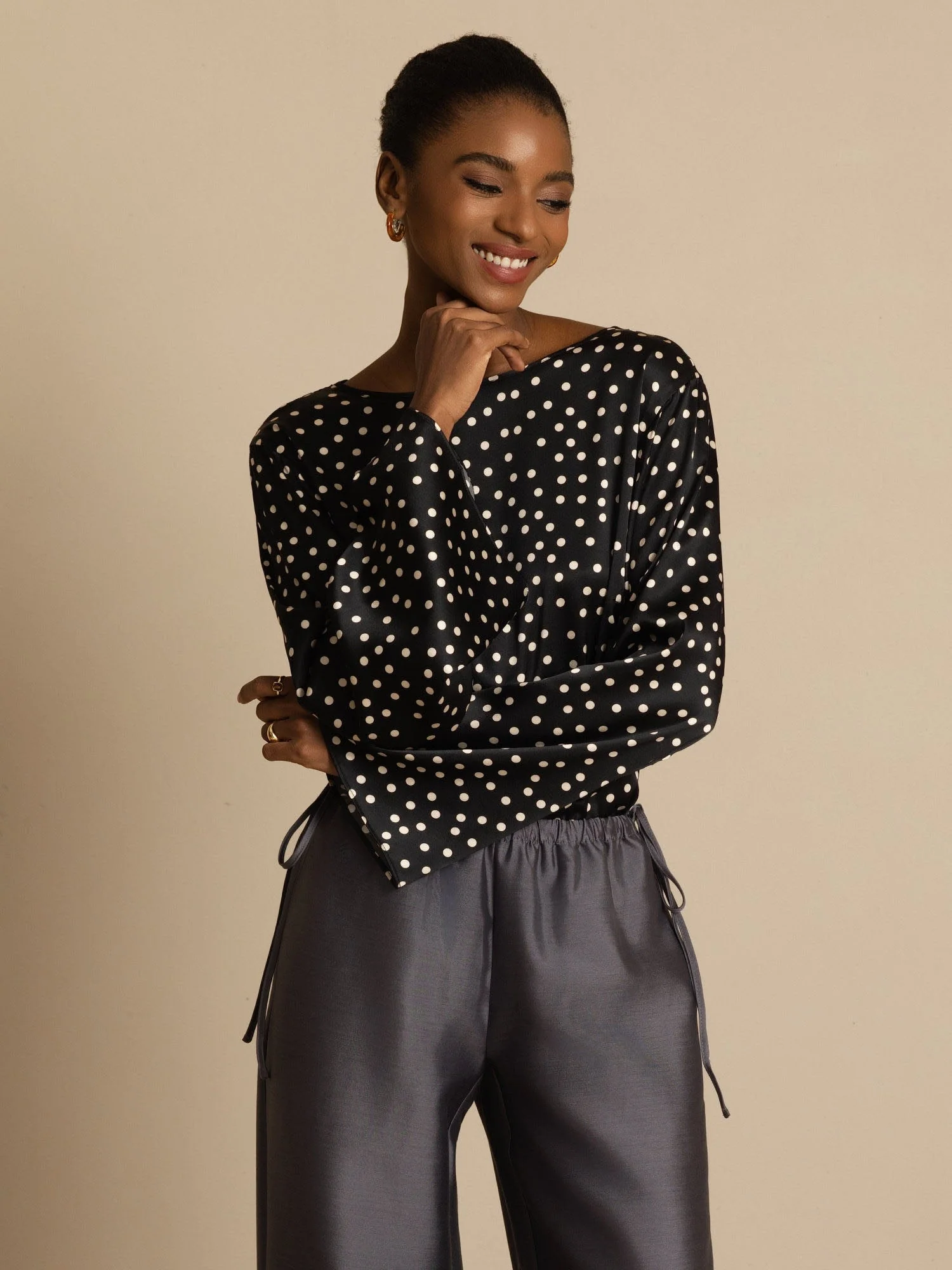 19Momme Dames Zijde Polkadotprint Klokmouwen Boot Hals Top - Image 3